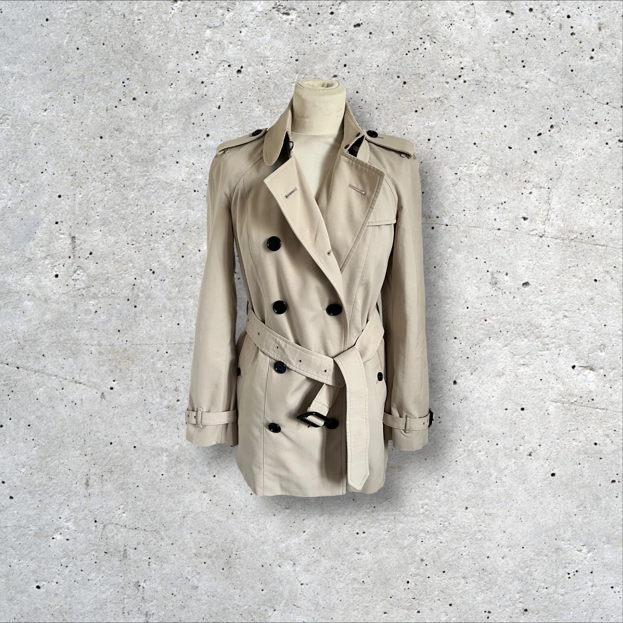 adomimod.com-BURBERRY-TRENCH_HERON_TAILLE_SPhotoroom_008_20250123_165250.jpg
