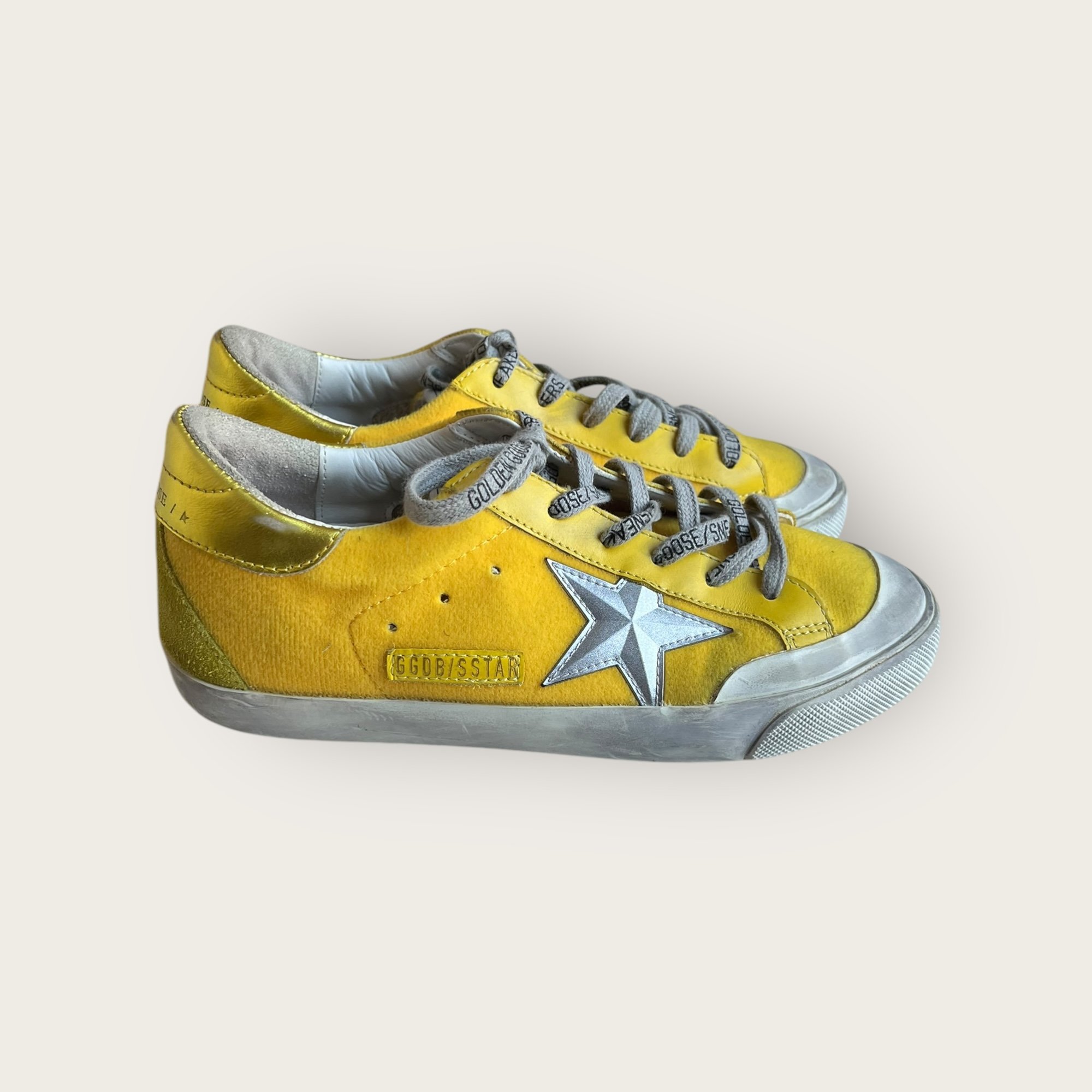adomimod.com-golden-goose-sneakers-velours-jaune-pointure-37Photoroom_001_20250328_163831.jpeg