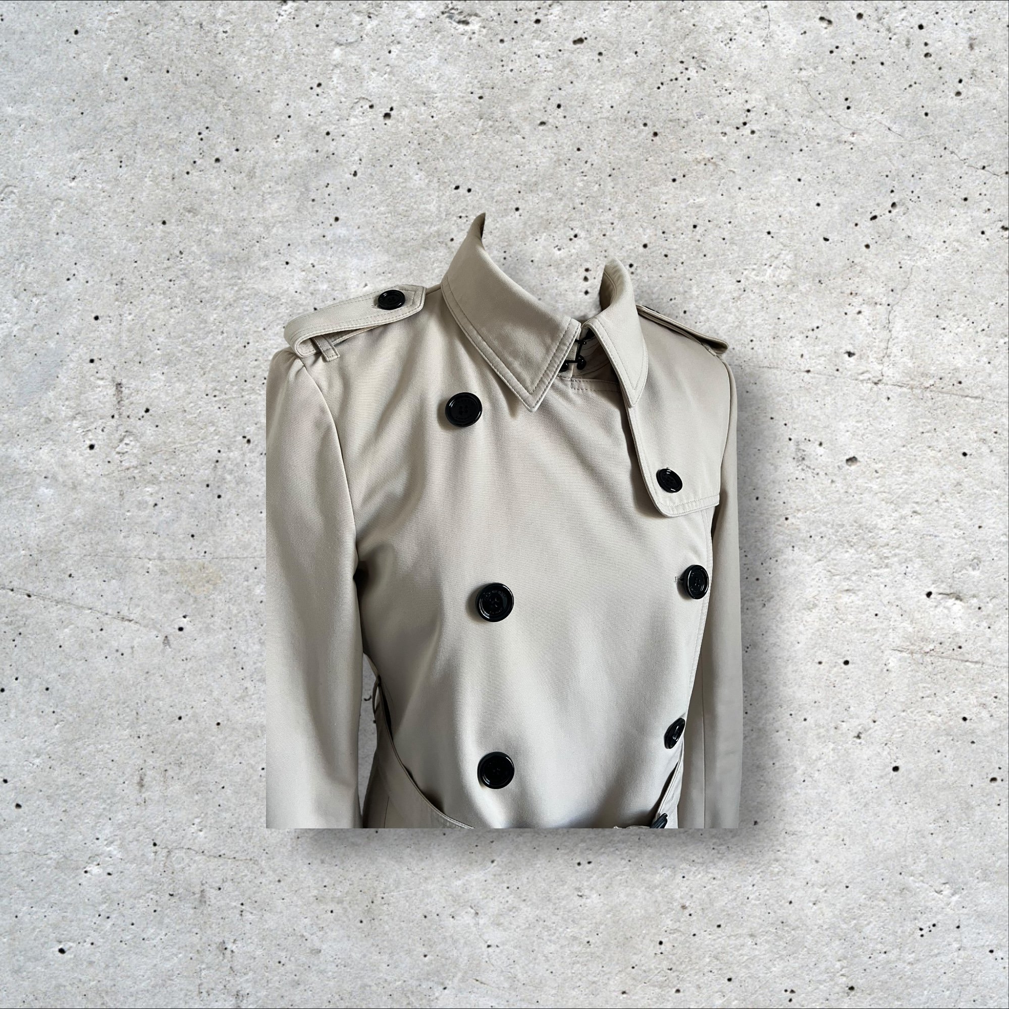 adomimod.com-BURBERRY-trench-heron-taille-40Photoroom_012_20250123_163942.jpg