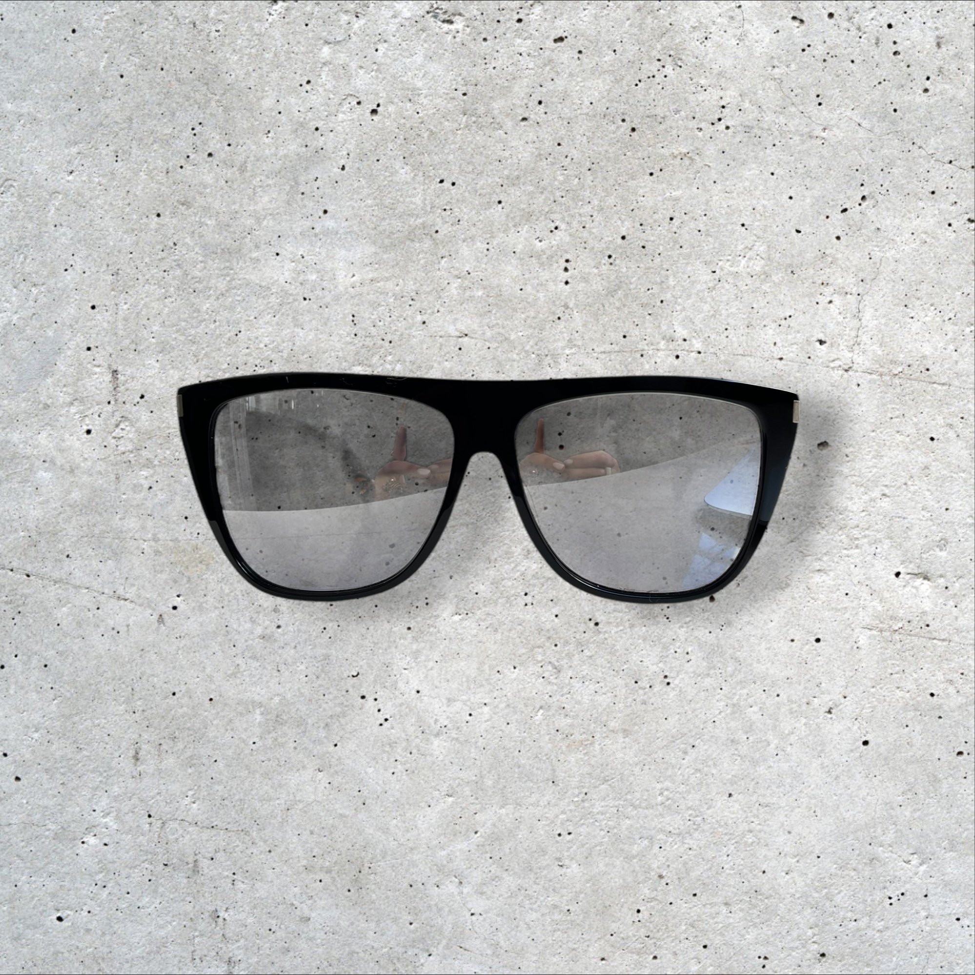 adomimod.com-saint-laurent-solaires-miroirPhotoroom_013_20250404_171929 2.jpeg