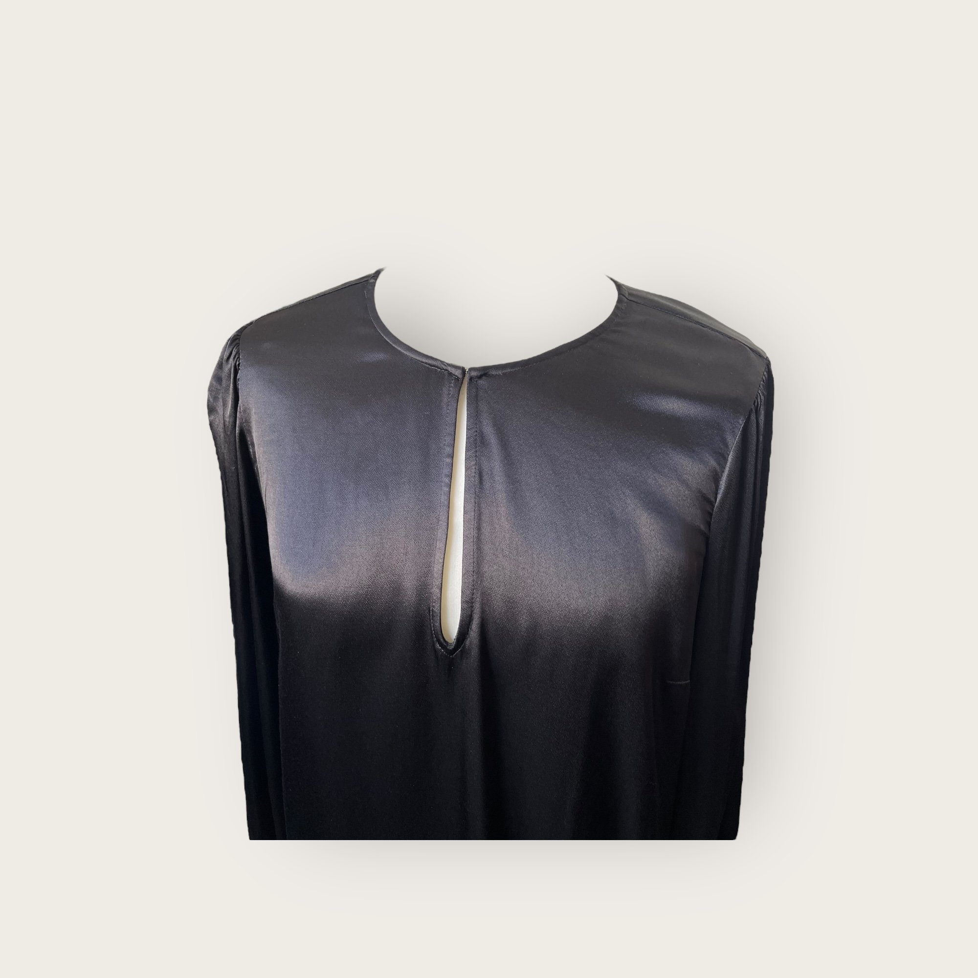 adomimod.com-twin-set-blouse-satin-noir-taille-40Photoroom_009_20250403_154411.jpeg
