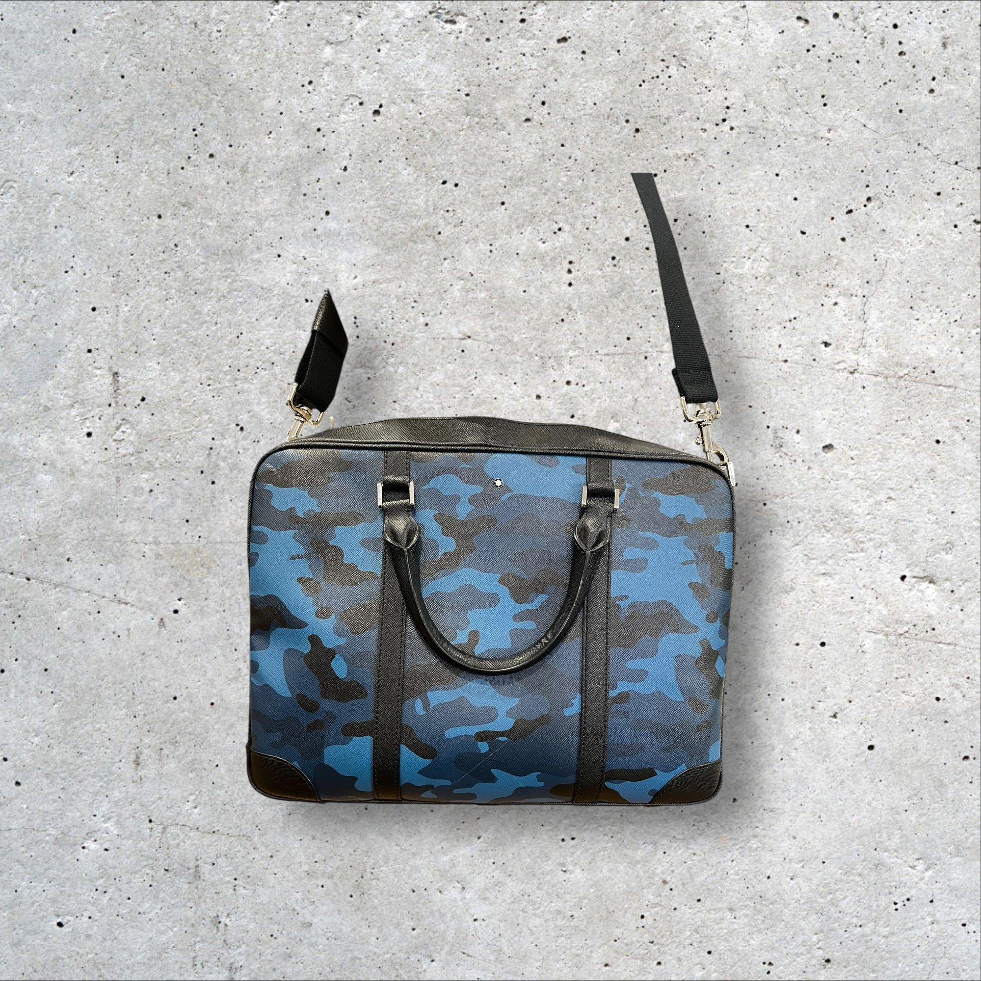 adomimod.com-mont-blanc-sacoche-cuir-camouflage-bleuPhotoroom_004_20240923_155613.jpg