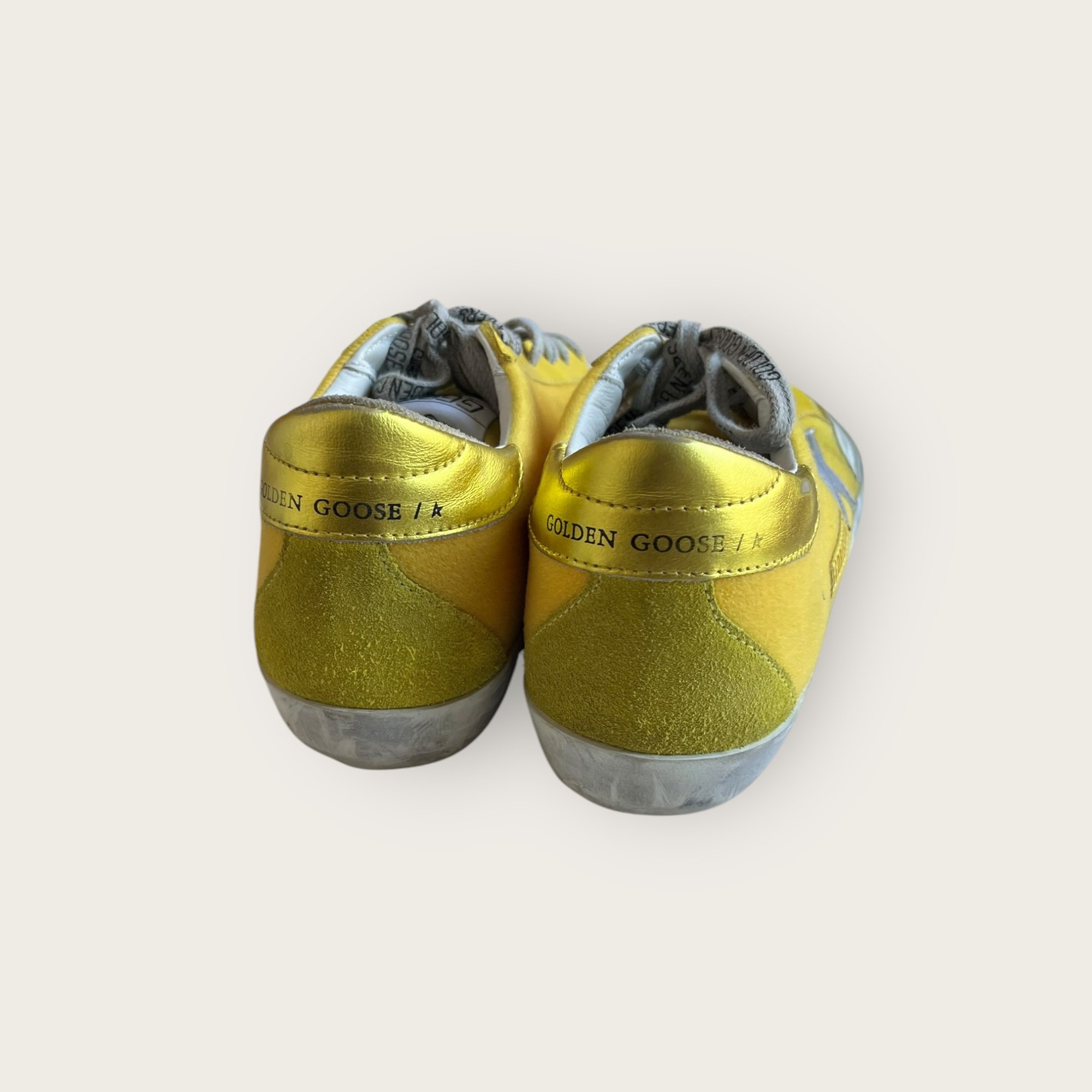 adomimod.com-golden-goose-sneakers-velours-jaune-pointure-37Photoroom_008_20250328_163831.jpeg