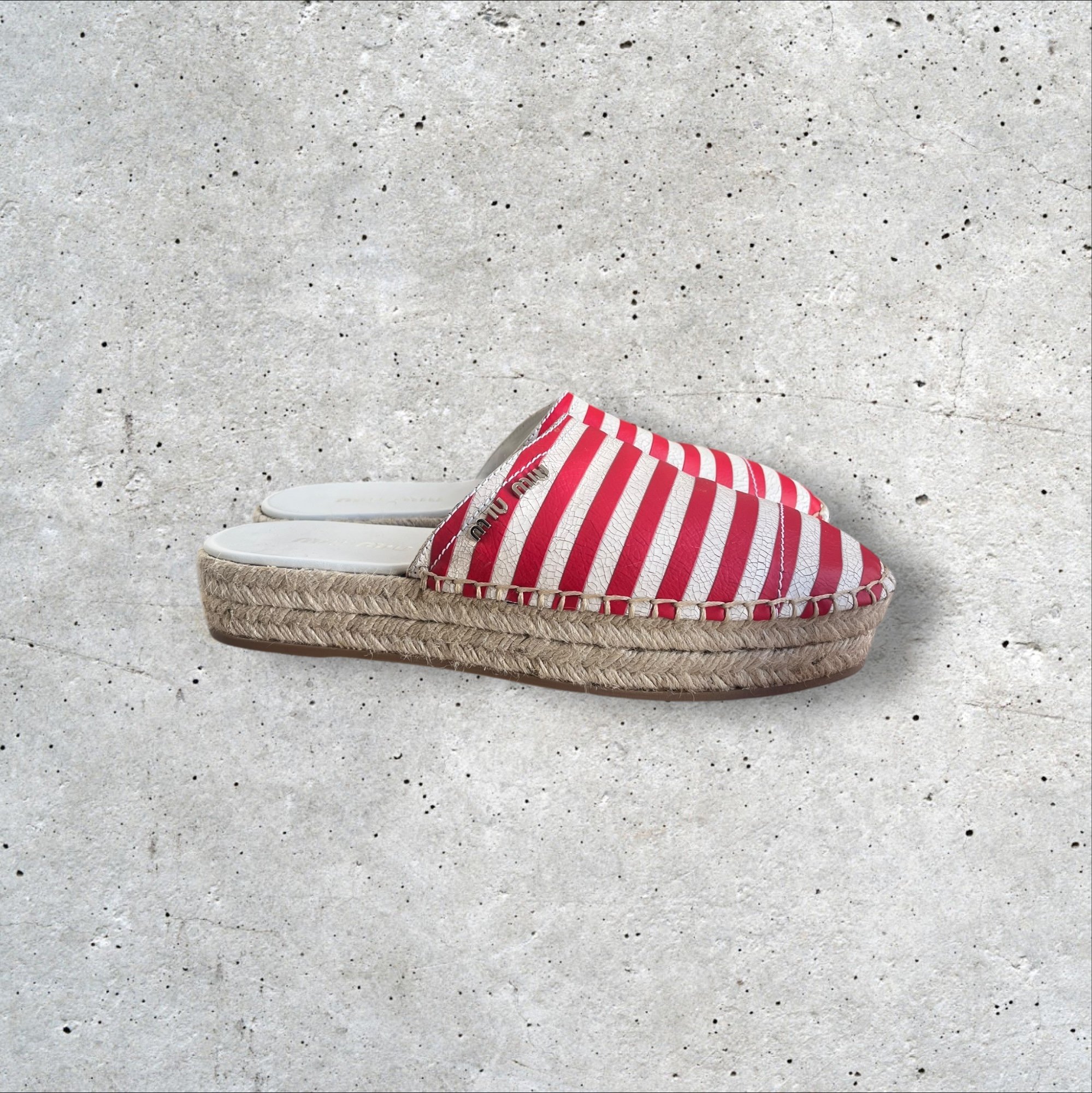 adomimod.com-miu-miu-mules-espadrilles-cuir-pointure-40Photoroom_006_20250408_153539.jpeg