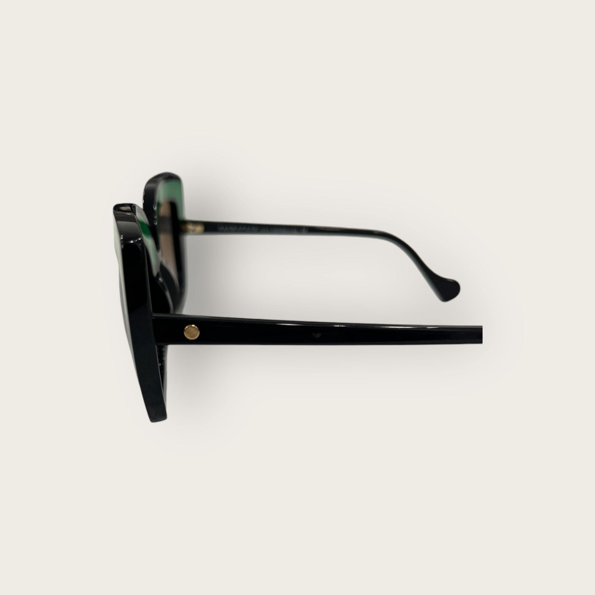 adomimod.com-solaires-noir-vertPhotoroom_000_20240930_143755.jpg