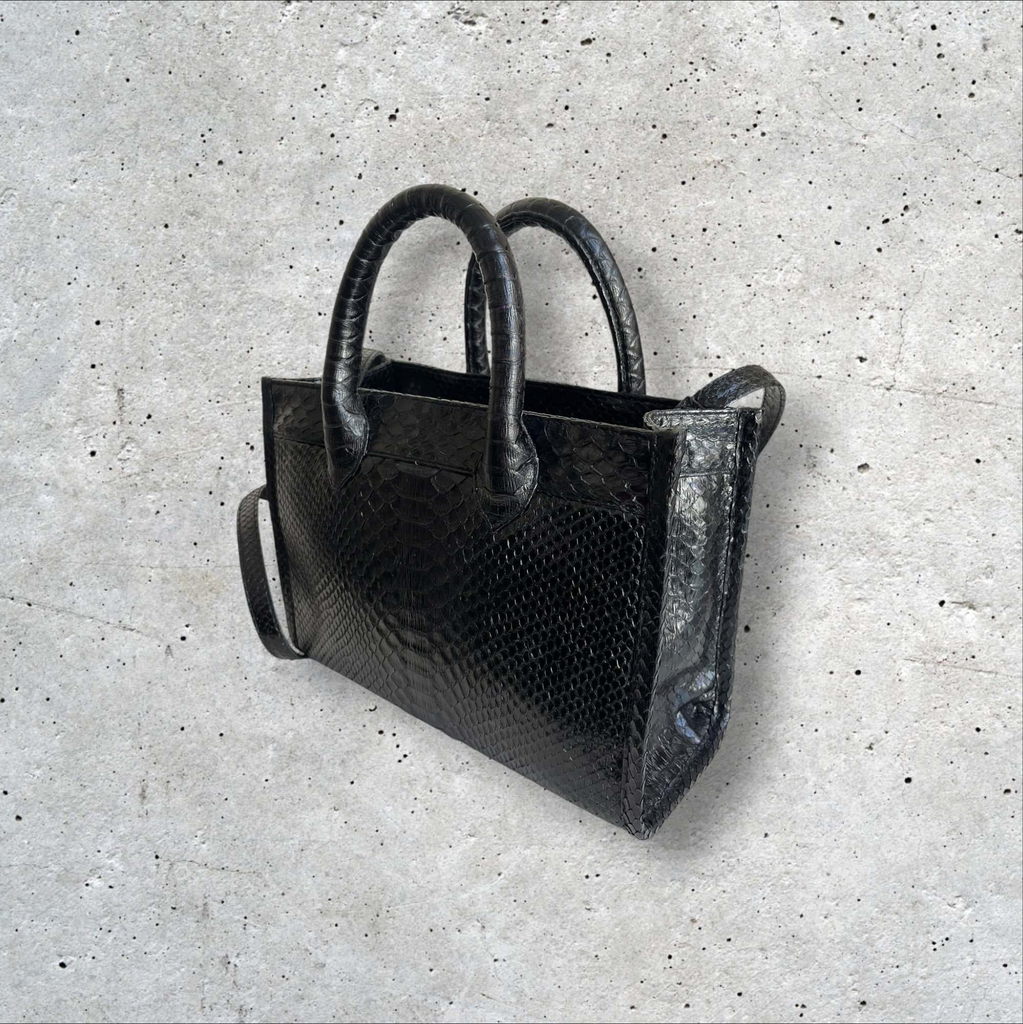 adomimod.com-sista-paris-sac-python-noir-etoiles-blanchesPhotoroom_006_20250403_144003.jpeg
