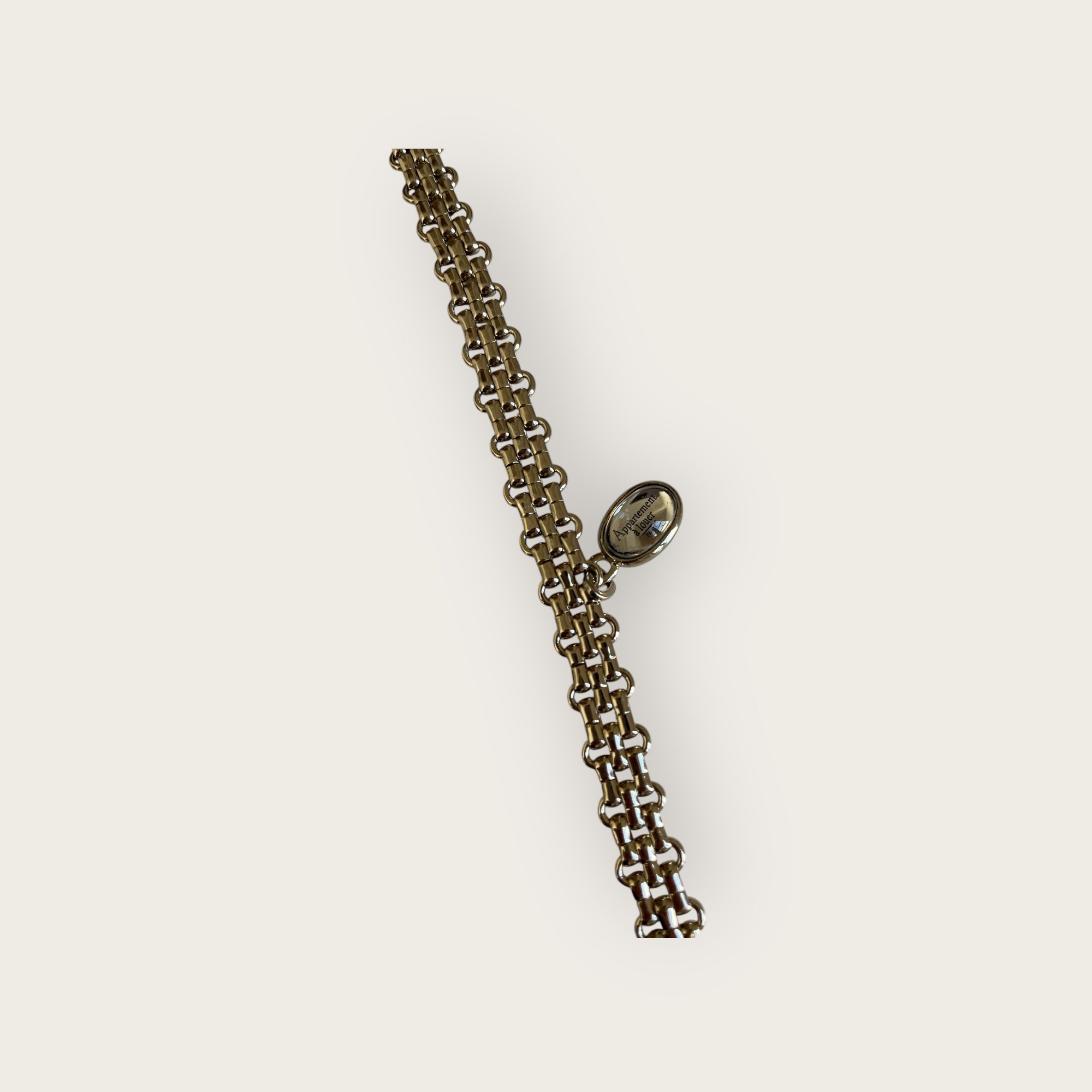 adomimod.com-appartement-louer-sautoir-perles-chainePhotoroom_010_20250220_143535.jpg