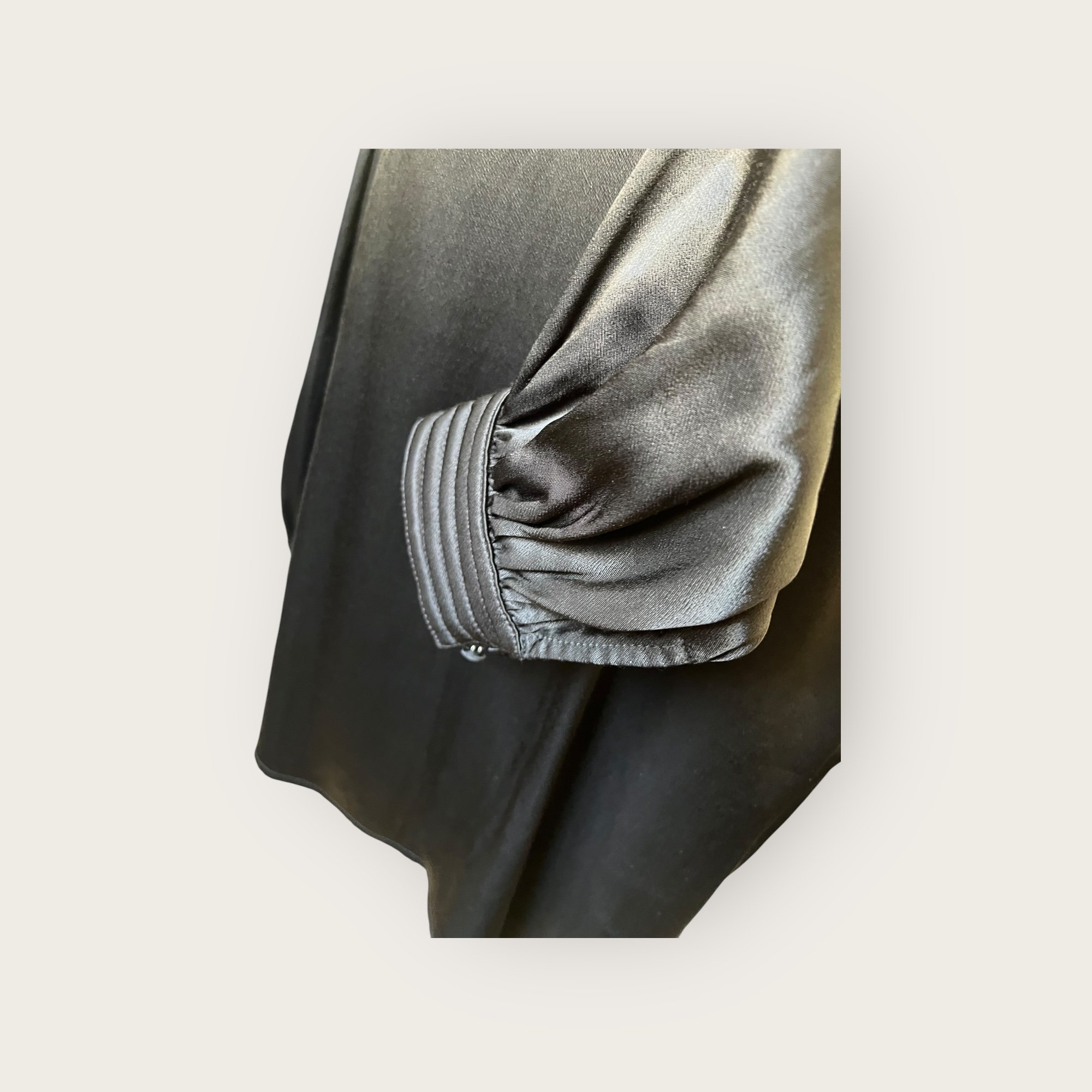 adomimod.com-twin-set-blouse-satin-noir-taille-40Photoroom_002_20250403_154411.jpeg