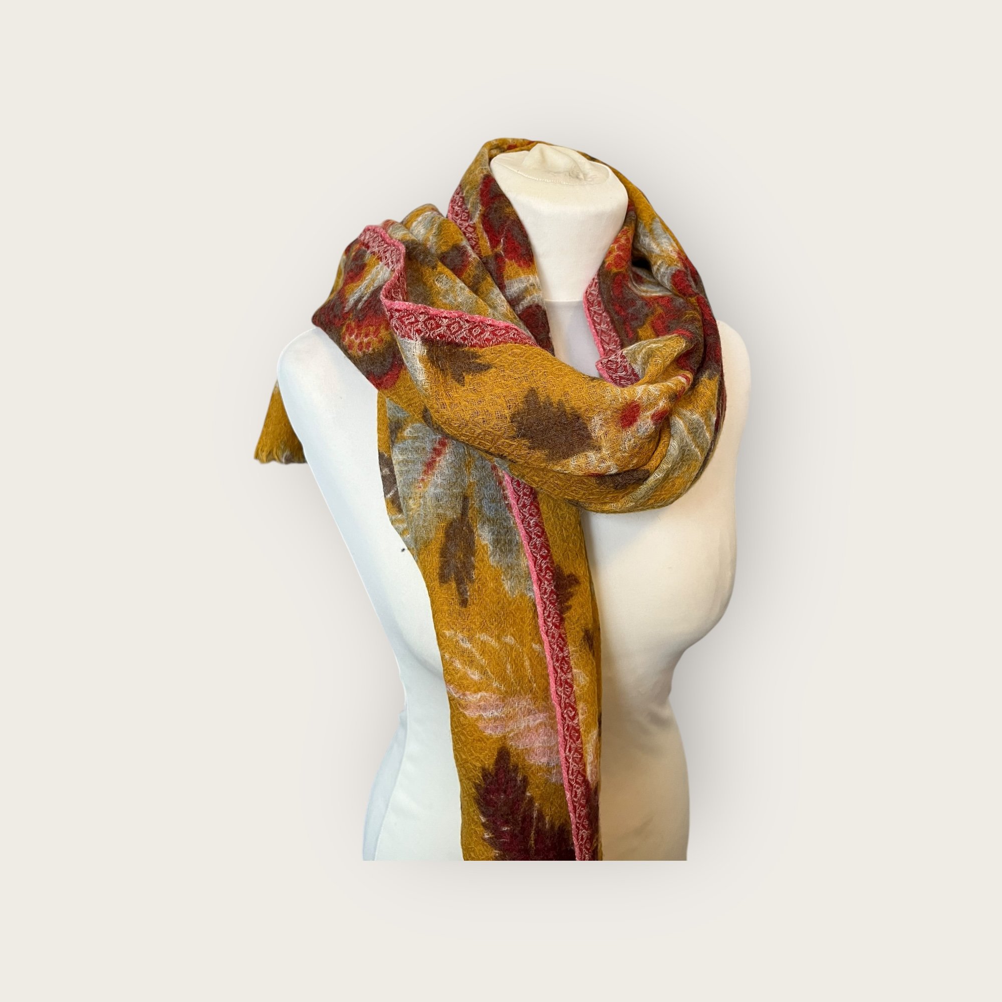 adomimod.com-epice-echarpe-etamine-de-soie-ocre-fleursPhotoroom_001_20250320_164528.jpeg
