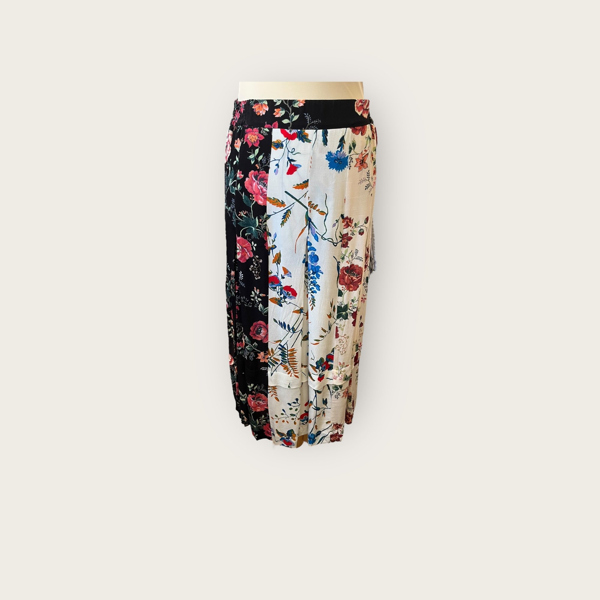 adomimod.com-maje-jupe-patchwork-fleurs-taille-3Photoroom_000_20250403_153747.jpeg