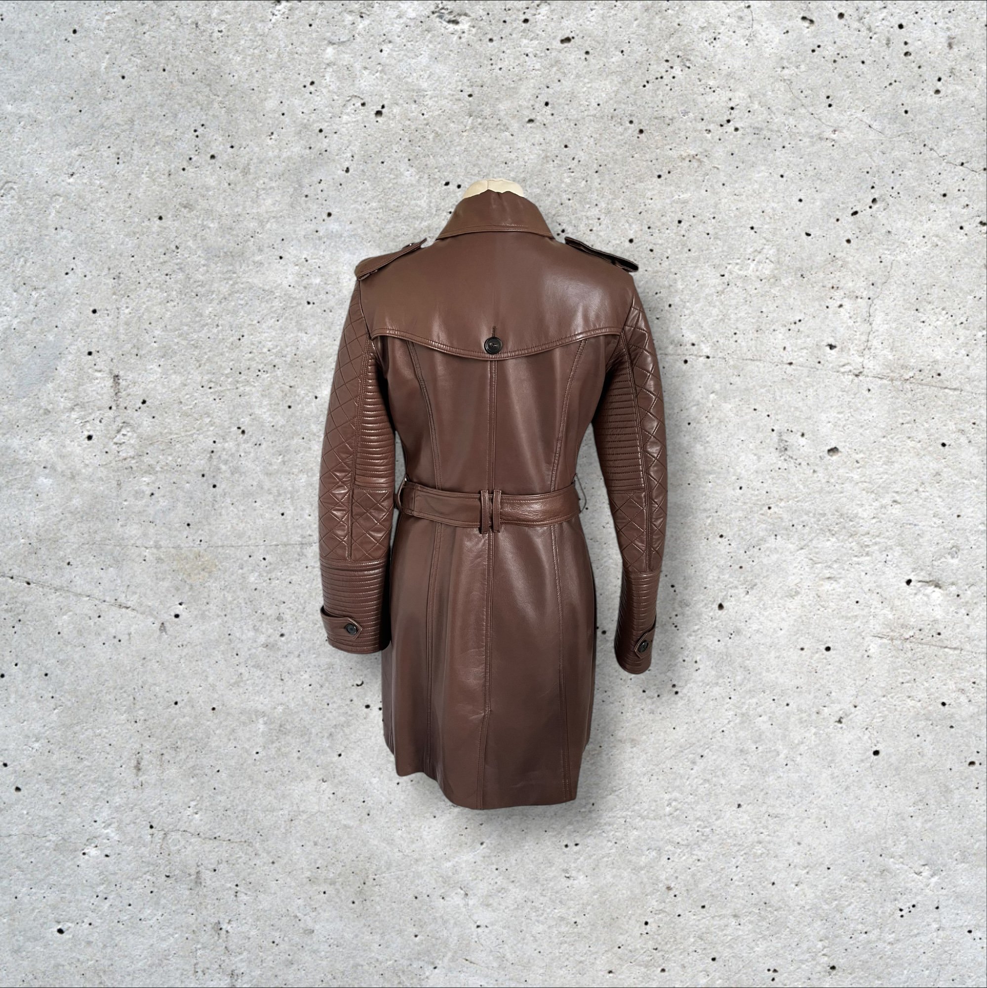 adomimod.com-BURBERRY_trench-cuir-choco-taille-SPhotoroom_003_20250123_153938.jpg