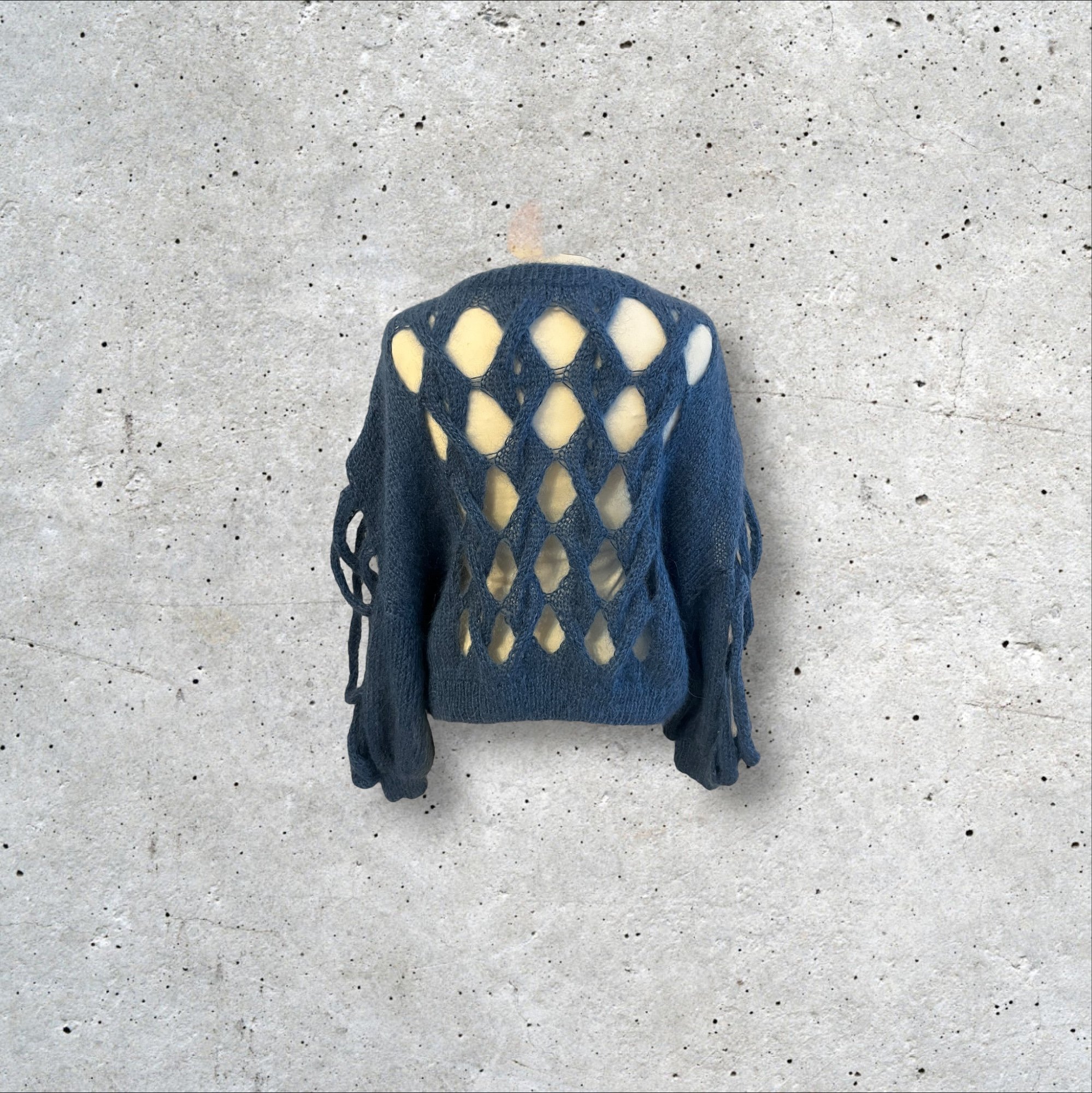 adomimod.com-LOEWE-pull-ajoure-bleu-taille-s-mPhotoroom_003_20241220_170204.jpg