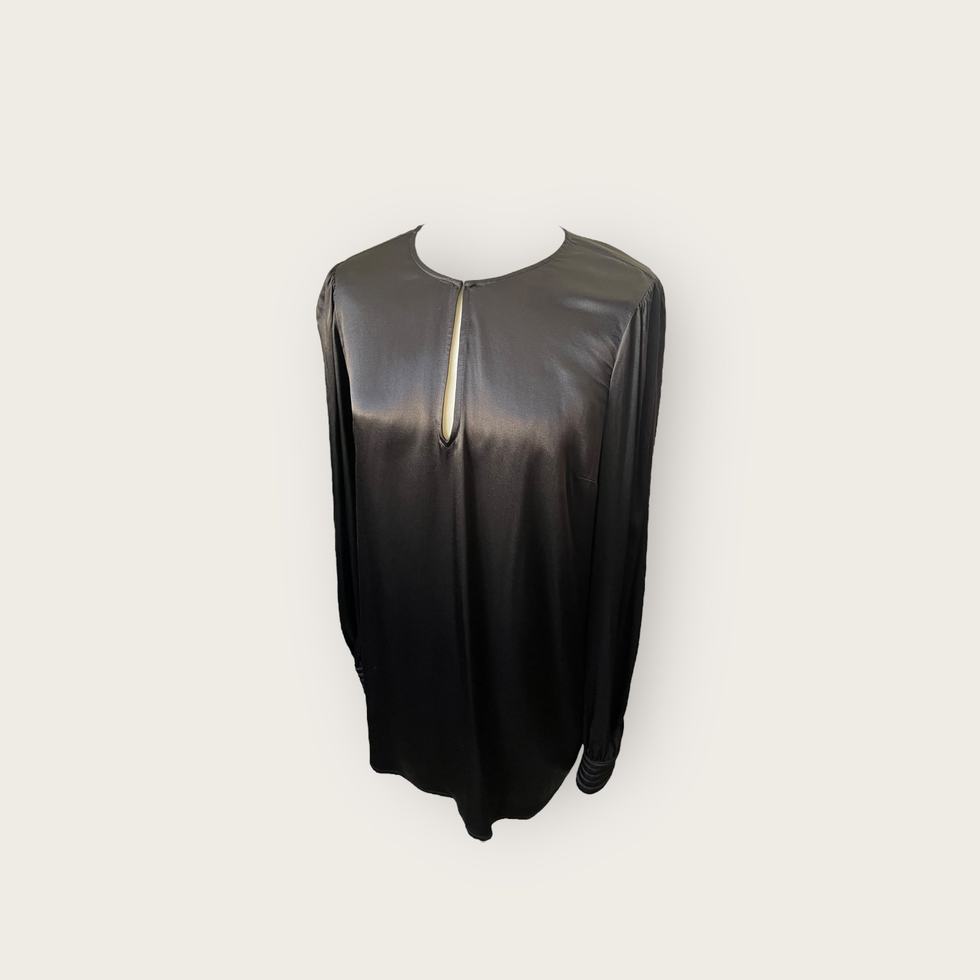 adomimod.com-twin-set-blouse-satin-noir-taille-40Photoroom_008_20250403_154411.jpeg
