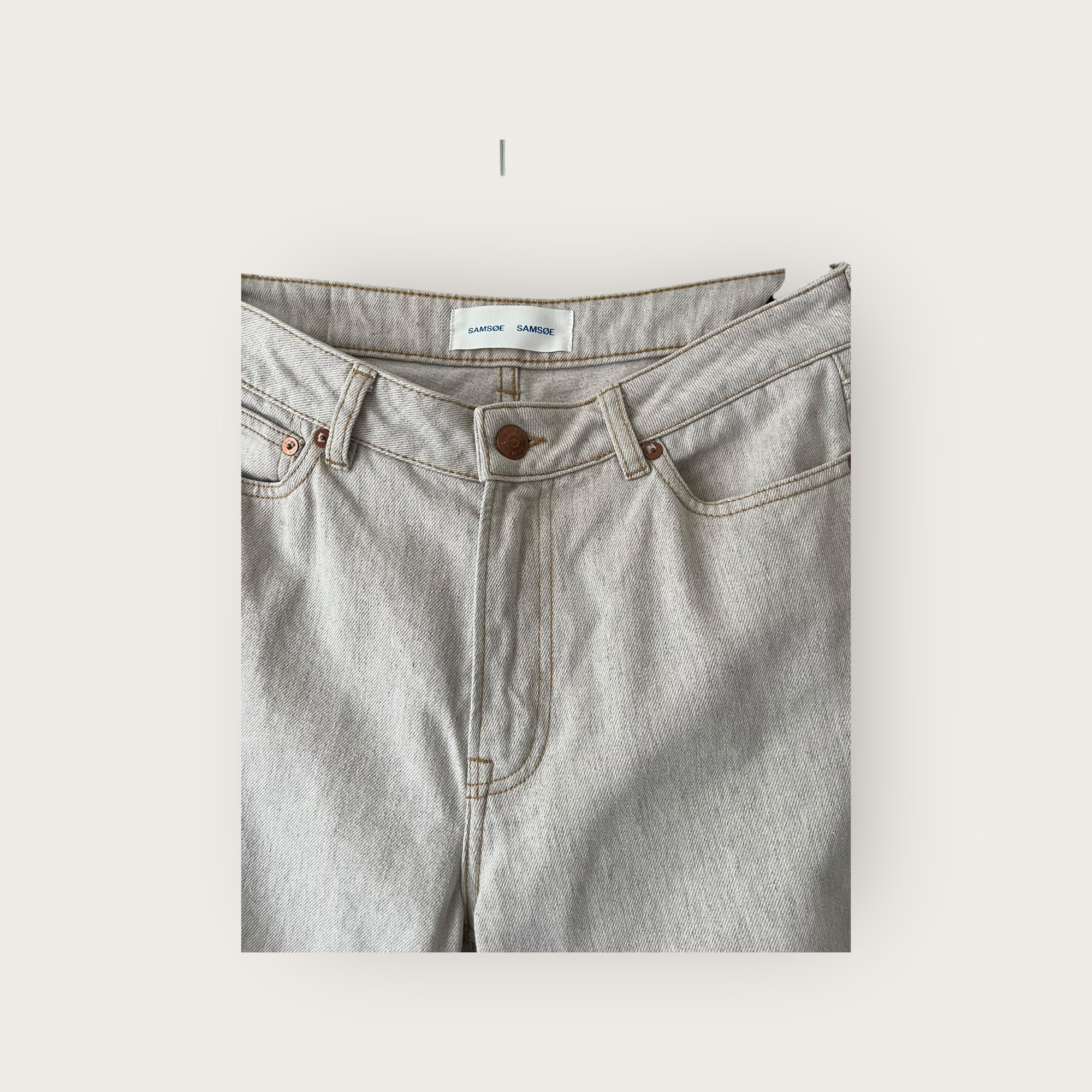 adomimod.com-samsoe-samsoe-jeans-gris-ecru-taille-30Photoroom_007_20250417_161533.jpeg