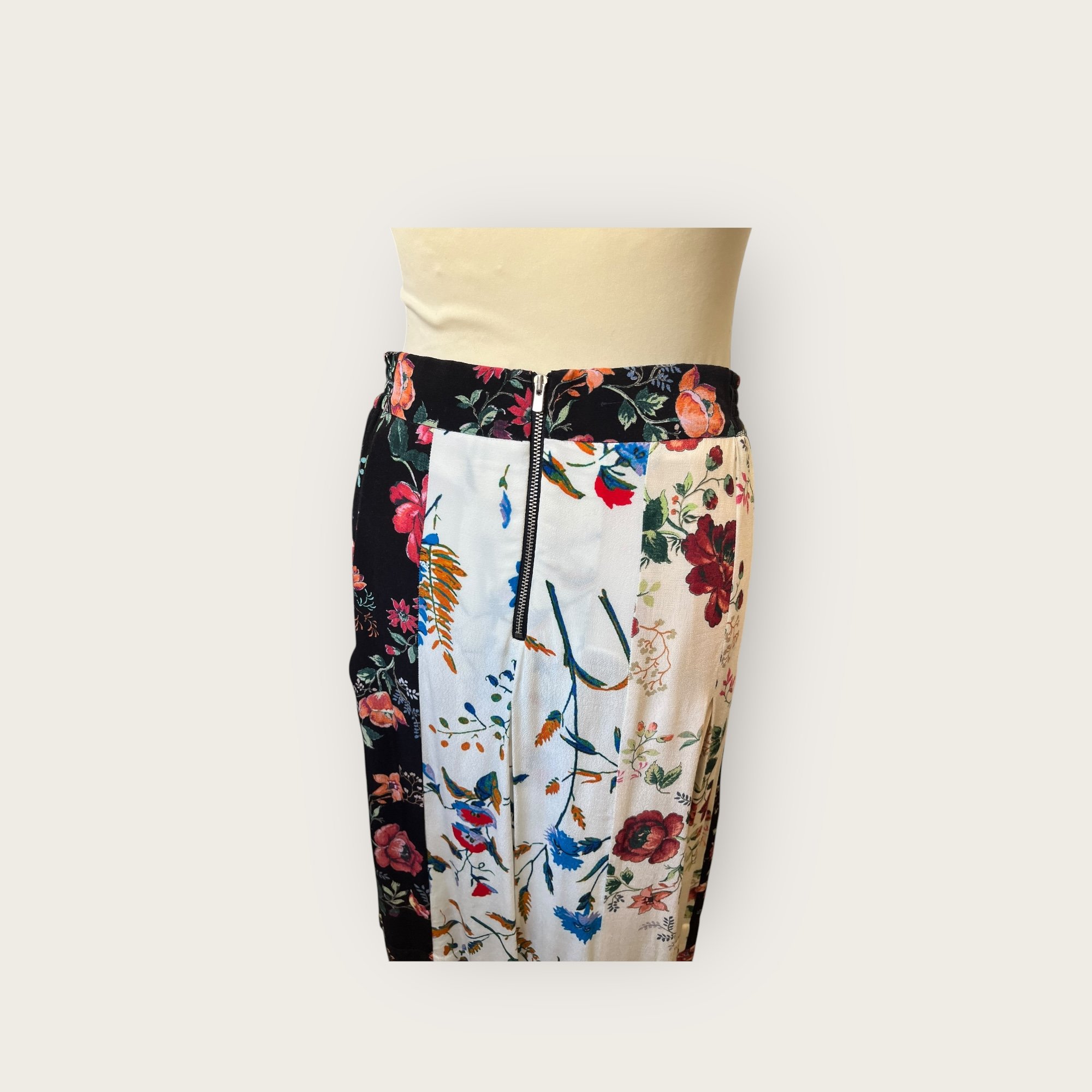 adomimod.com-maje-jupe-patchwork-fleurs-taille-3Photoroom_001_20250403_153747.jpeg
