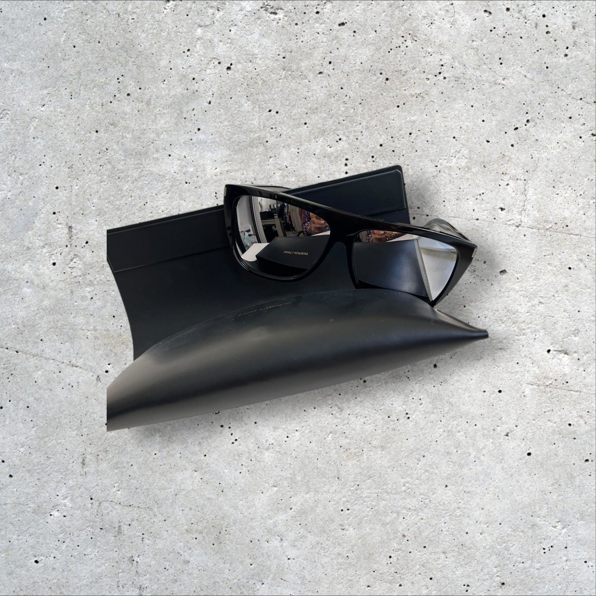 adomimod.com-saint-laurent-solaires-miroirPhotoroom_008_20250404_171929 2.jpeg