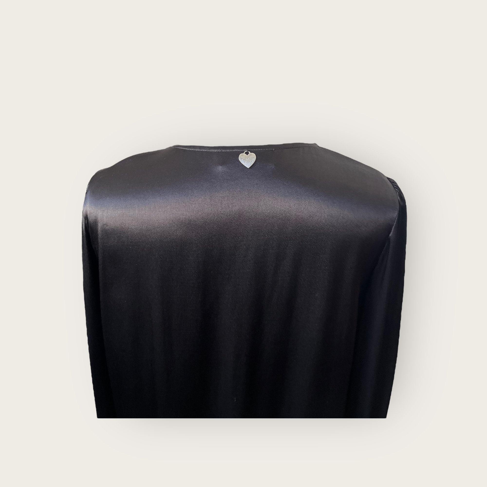 adomimod.com-twin-set-blouse-satin-noir-taille-40Photoroom_005_20250403_154411.jpeg