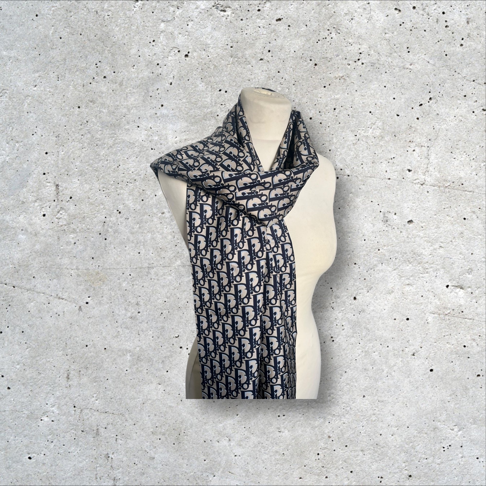 adomimod.com-dior-foulard-oblique-monogramPhotoroom_009_20250214_153403 2.jpg