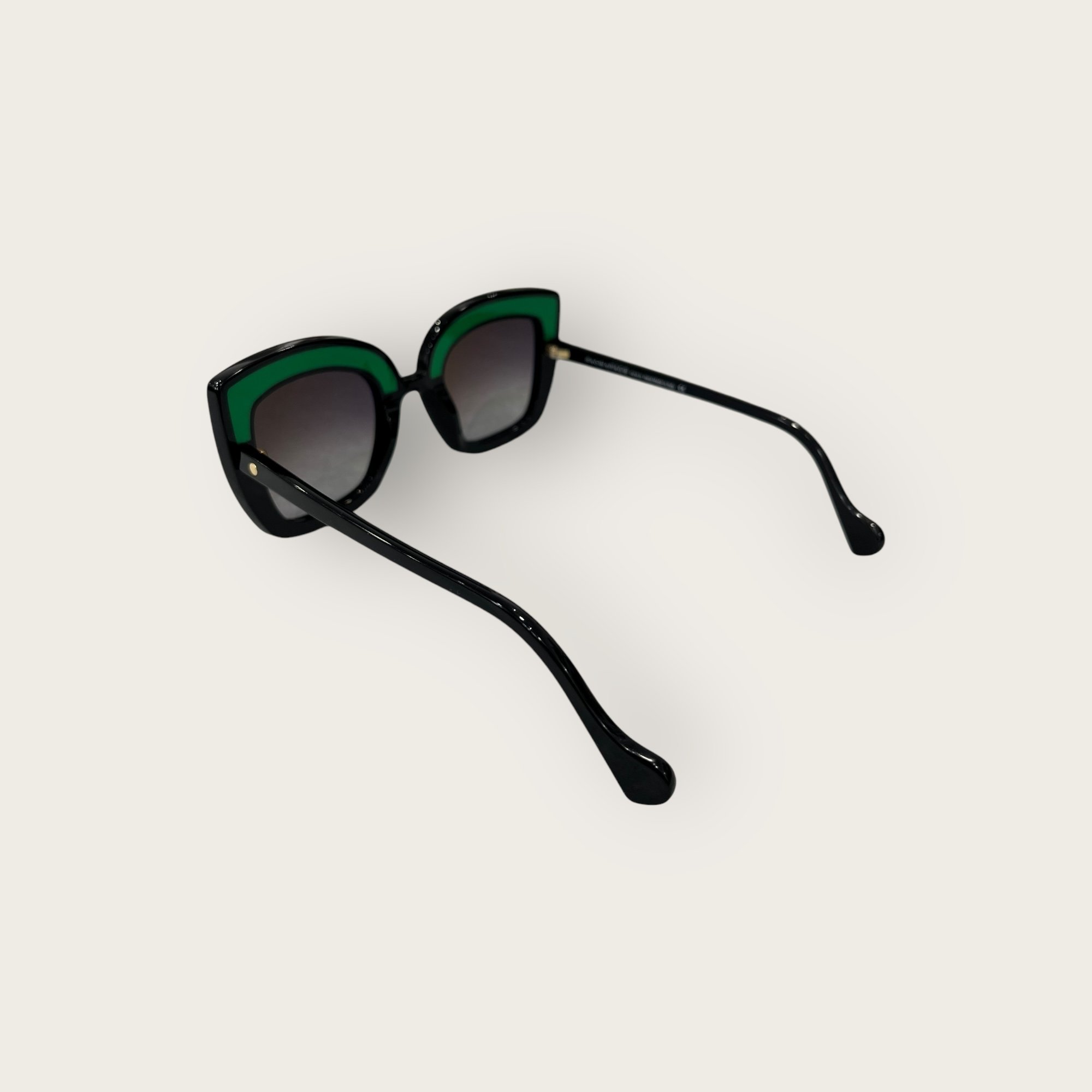 adomimod.com-solaires-noir-vertPhotoroom_005_20240930_143755.jpg