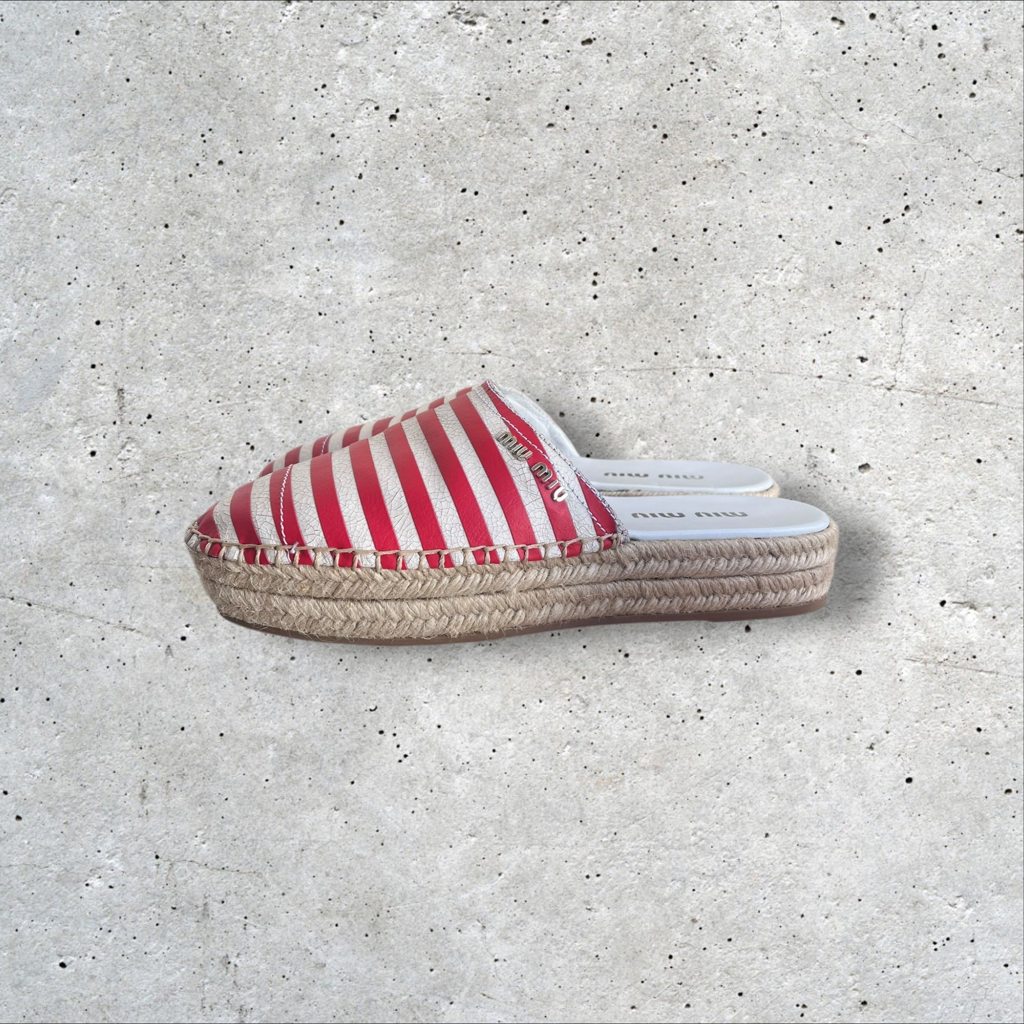 adomimod.com-miu-miu-mules-espadrilles-cuir-pointure-40Photoroom_010_20250408_153539.jpeg
