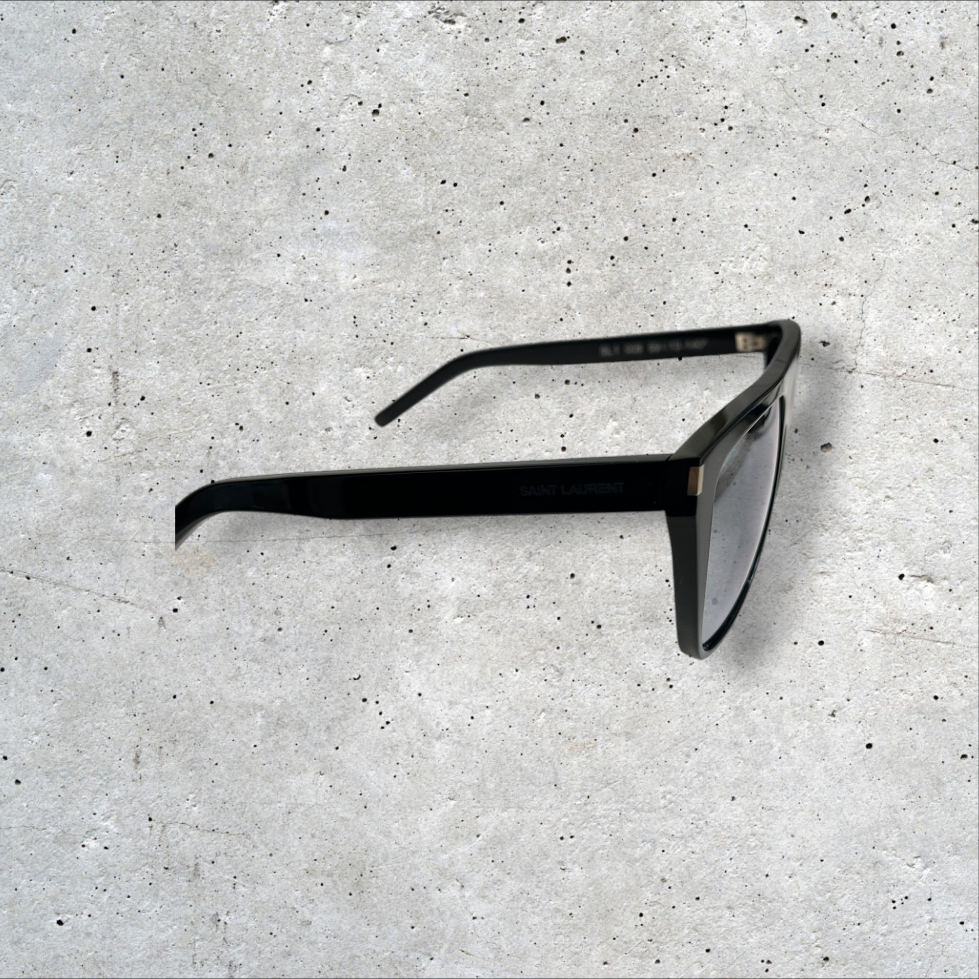 adomimod.com-saint-laurent-solaires-miroirPhotoroom_012_20250404_171929 2.jpeg