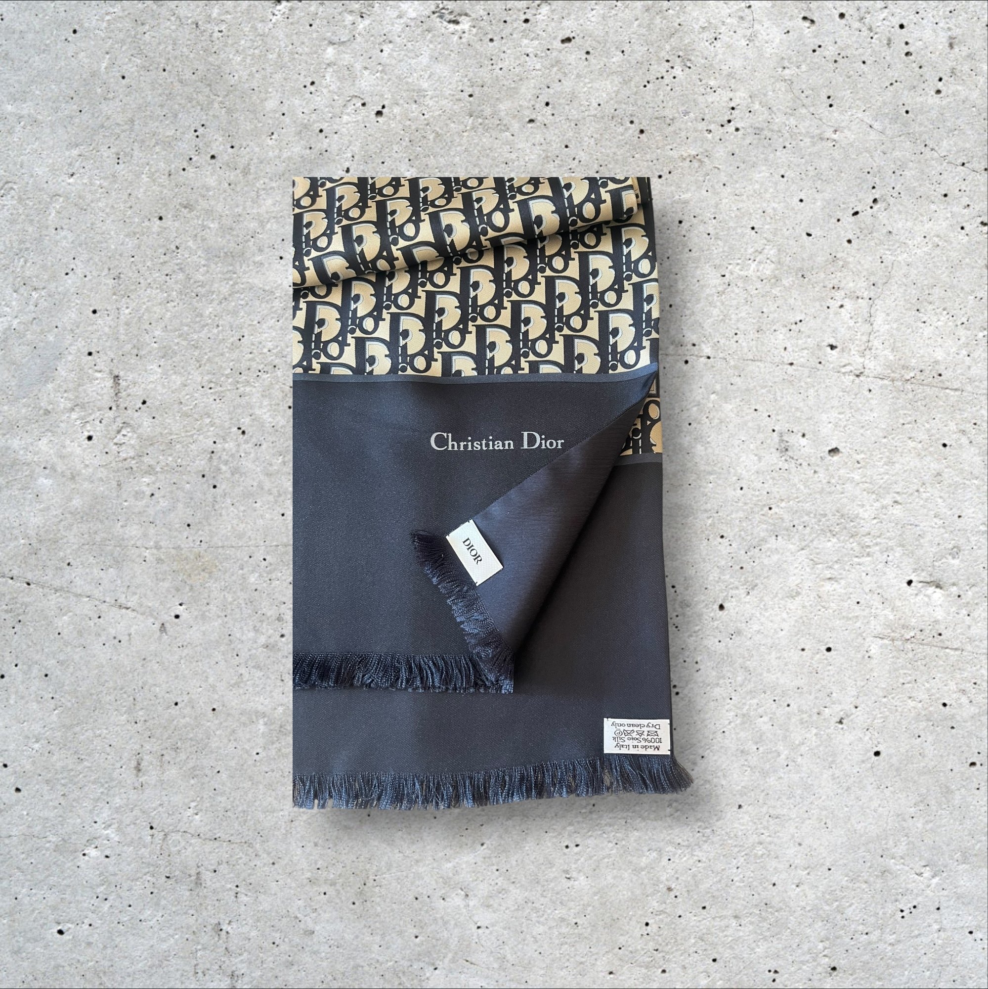 adomimod.com-dior-foulard-oblique-monogramPhotoroom_005_20250214_153403 2.jpg