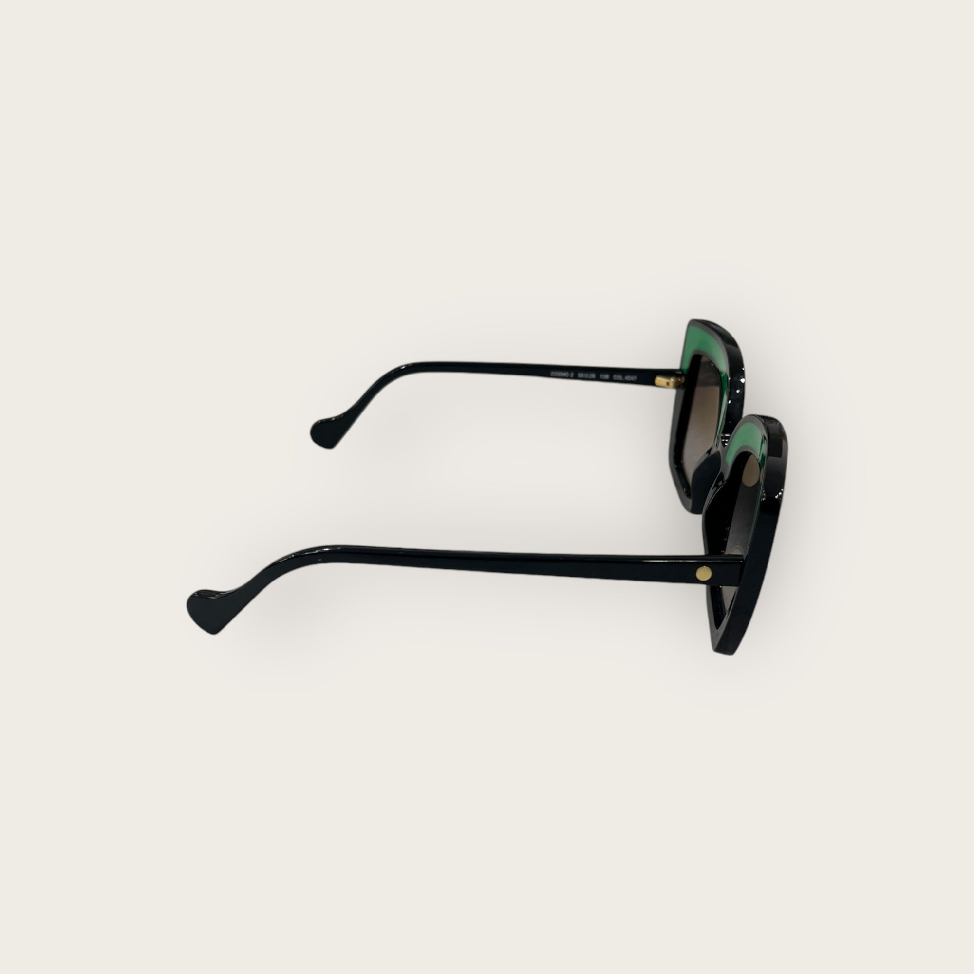 adomimod.com-solaires-noir-vertPhotoroom_006_20240930_143755.jpg