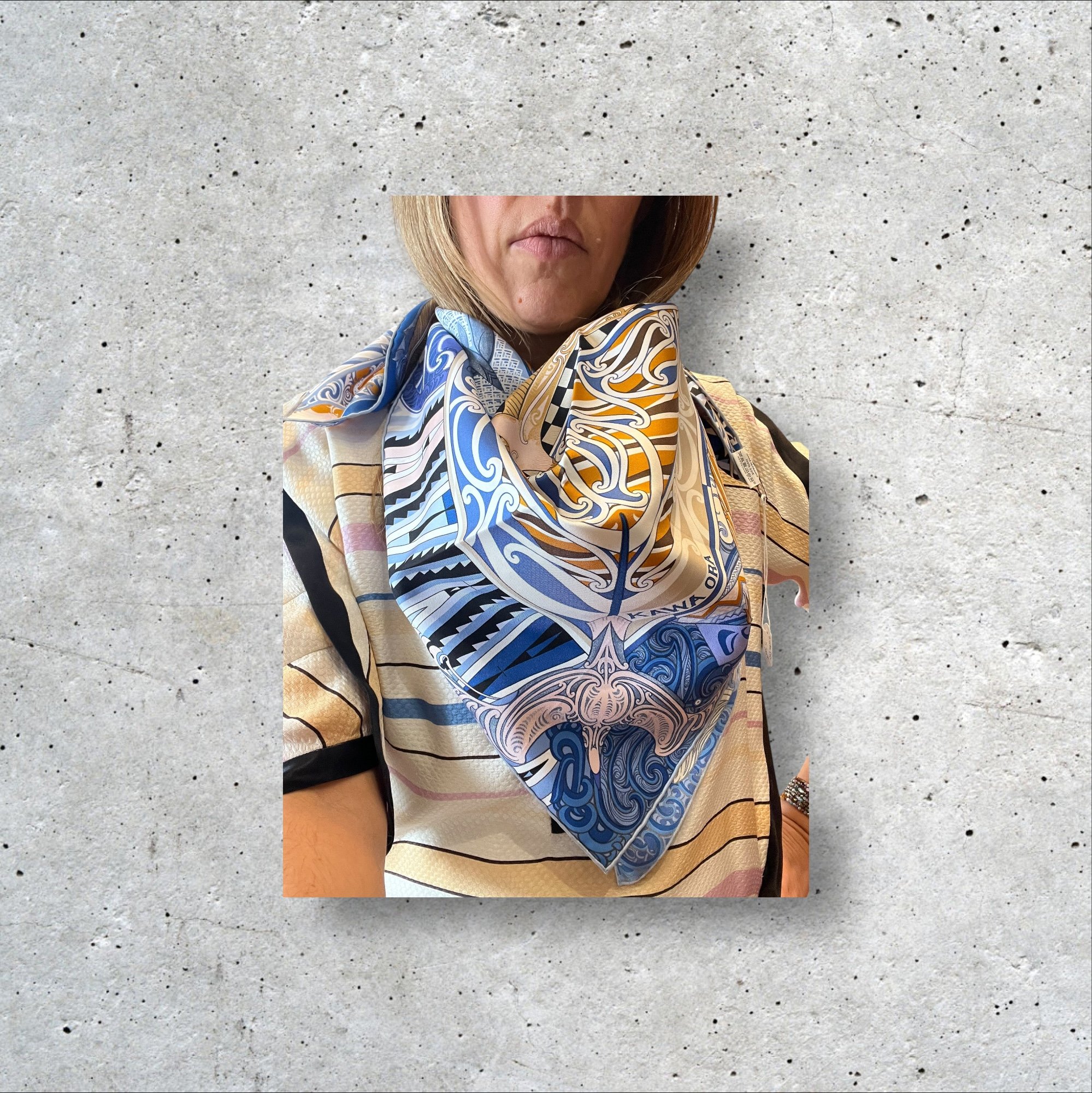 adomimod.com-hermes-carre-soie-bleuPhotoroom_004_20250325_172001.jpeg