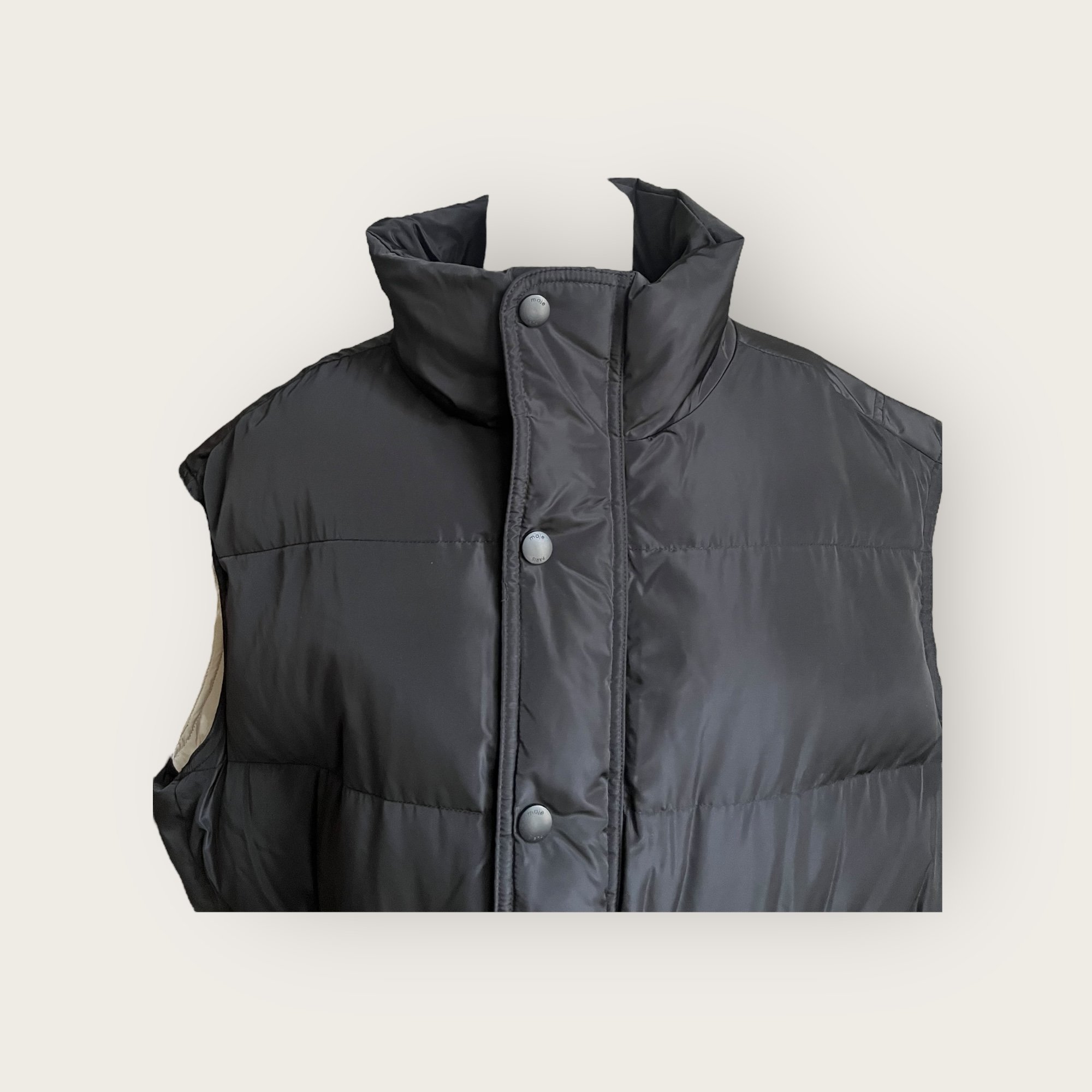 adomimod.com-maje-doudoune-sans-manches-noire-taille-uniquePhotoroom_014_20250327_160043.jpeg