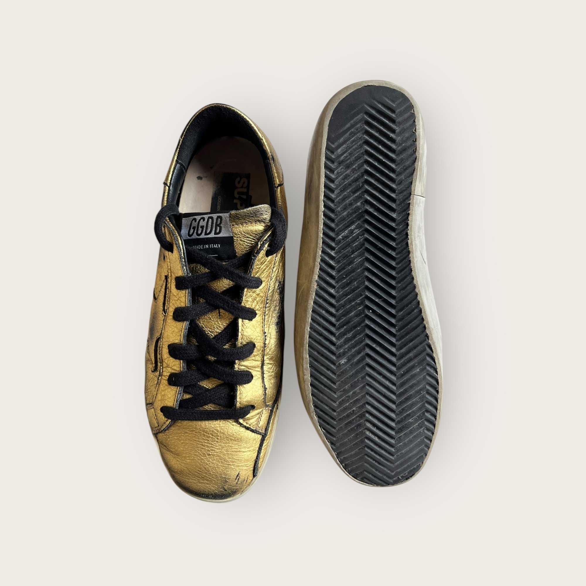 adomimod.com-golden-goose-sneakers-cuir-gold-pointure-37adomimod.com-golden-goose-sneakers-cuir-gold-pointure-37Photoroom_000_20250328_164723.jpeg