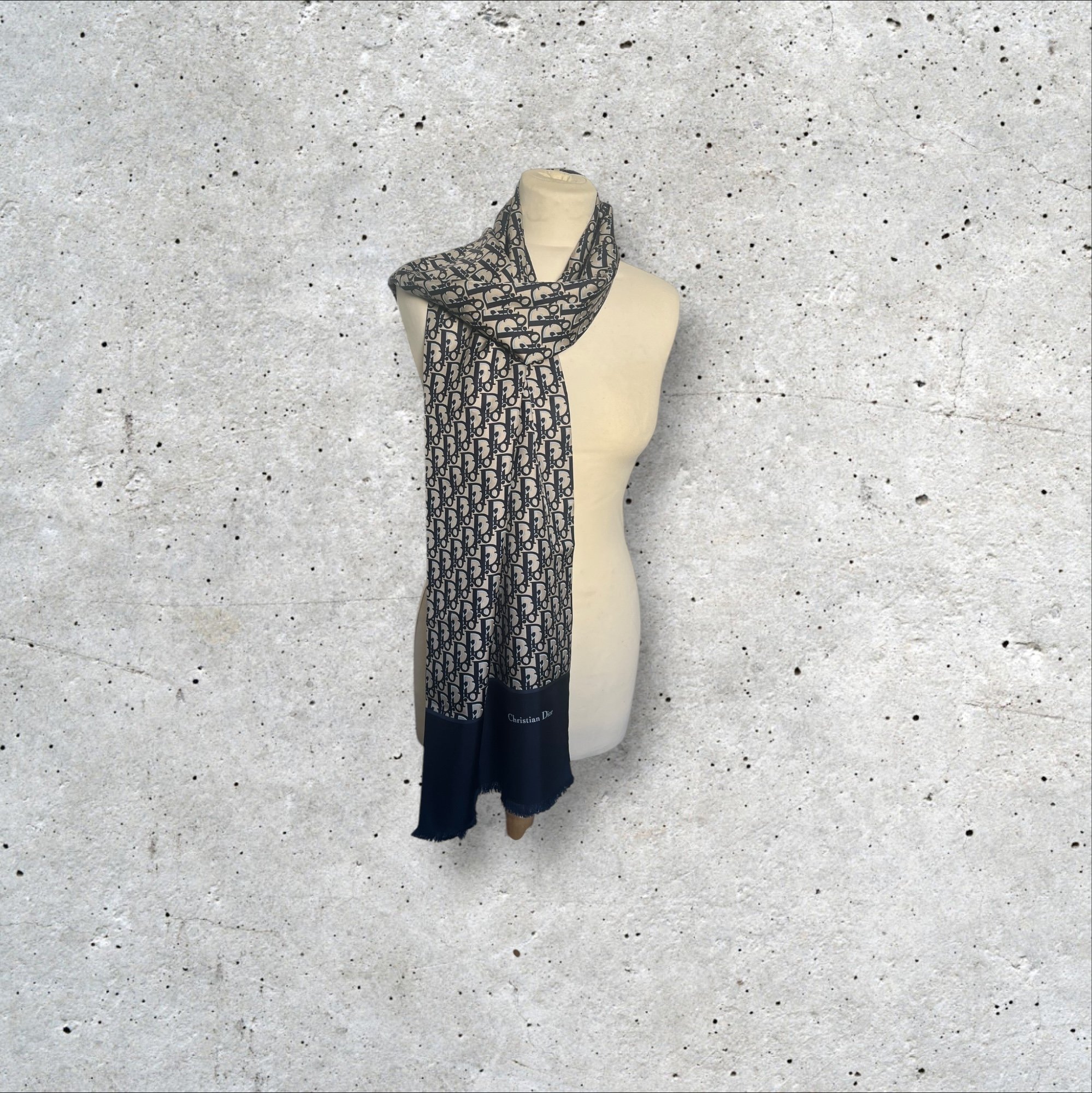 adomimod.com-dior-foulard-oblique-monogramPhotoroom_011_20250214_153403 2.jpg