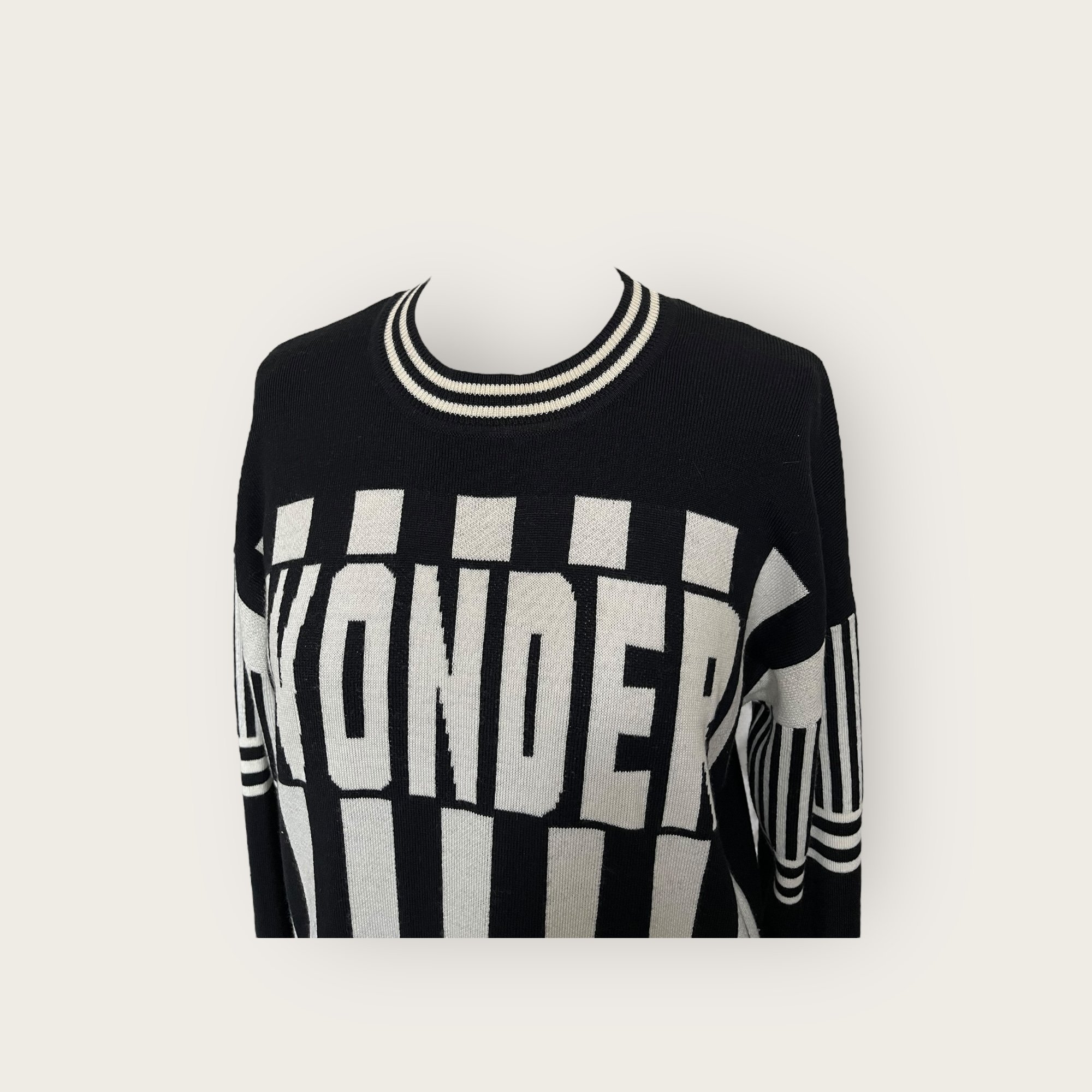 adomimod.com-sandro-pull-wonder-noir-blanc-taille-2Photoroom_002_20250204_160159.jpg