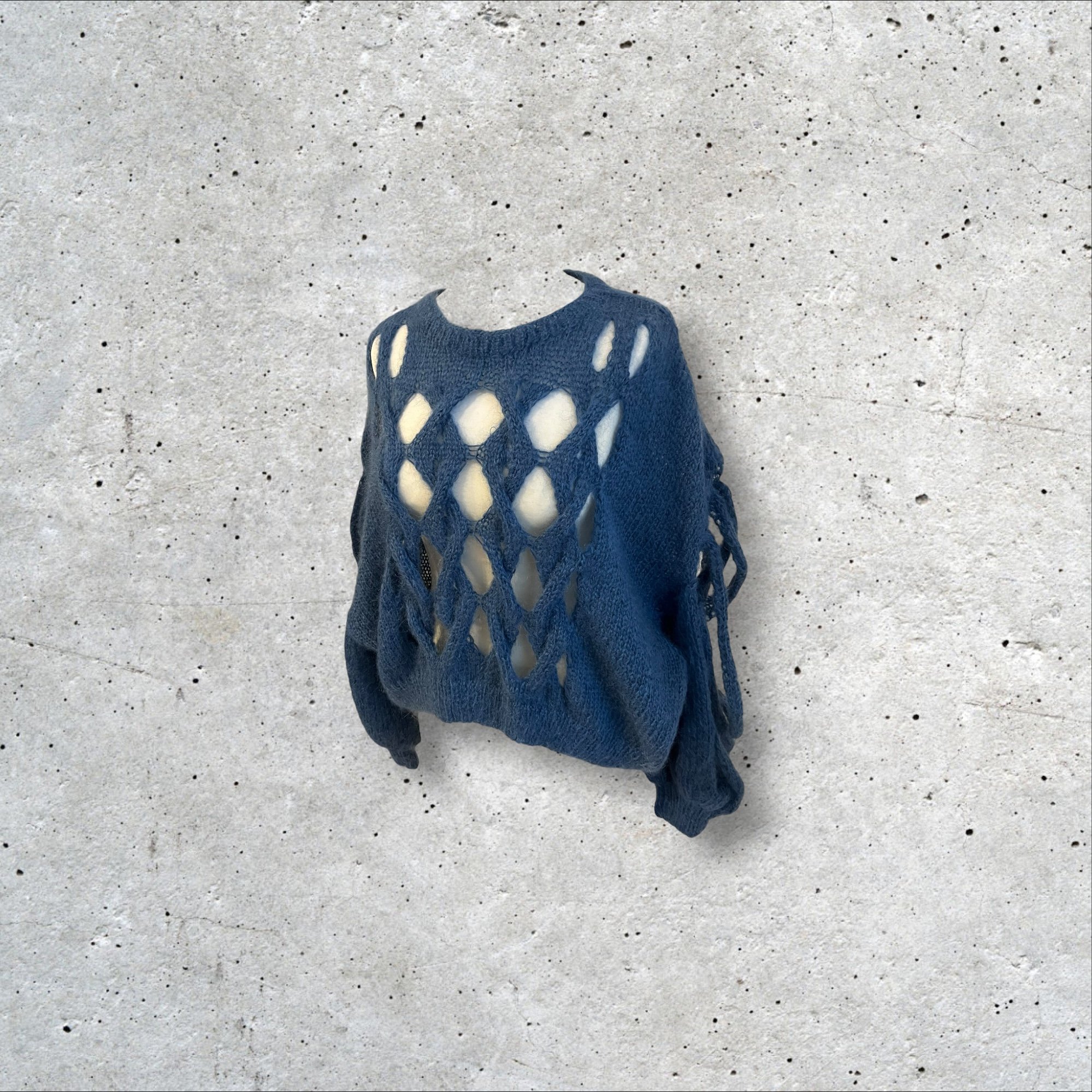 adomimod.com-LOEWE-pull-ajoure-bleu-taille-s-mPhotoroom_007_20241220_170204.jpg