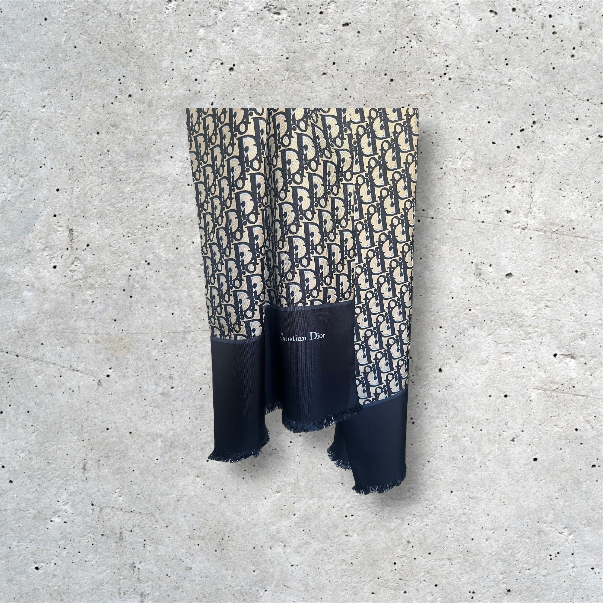 adomimod.com-dior-foulard-oblique-monogramPhotoroom_013_20250214_153403 2.jpg