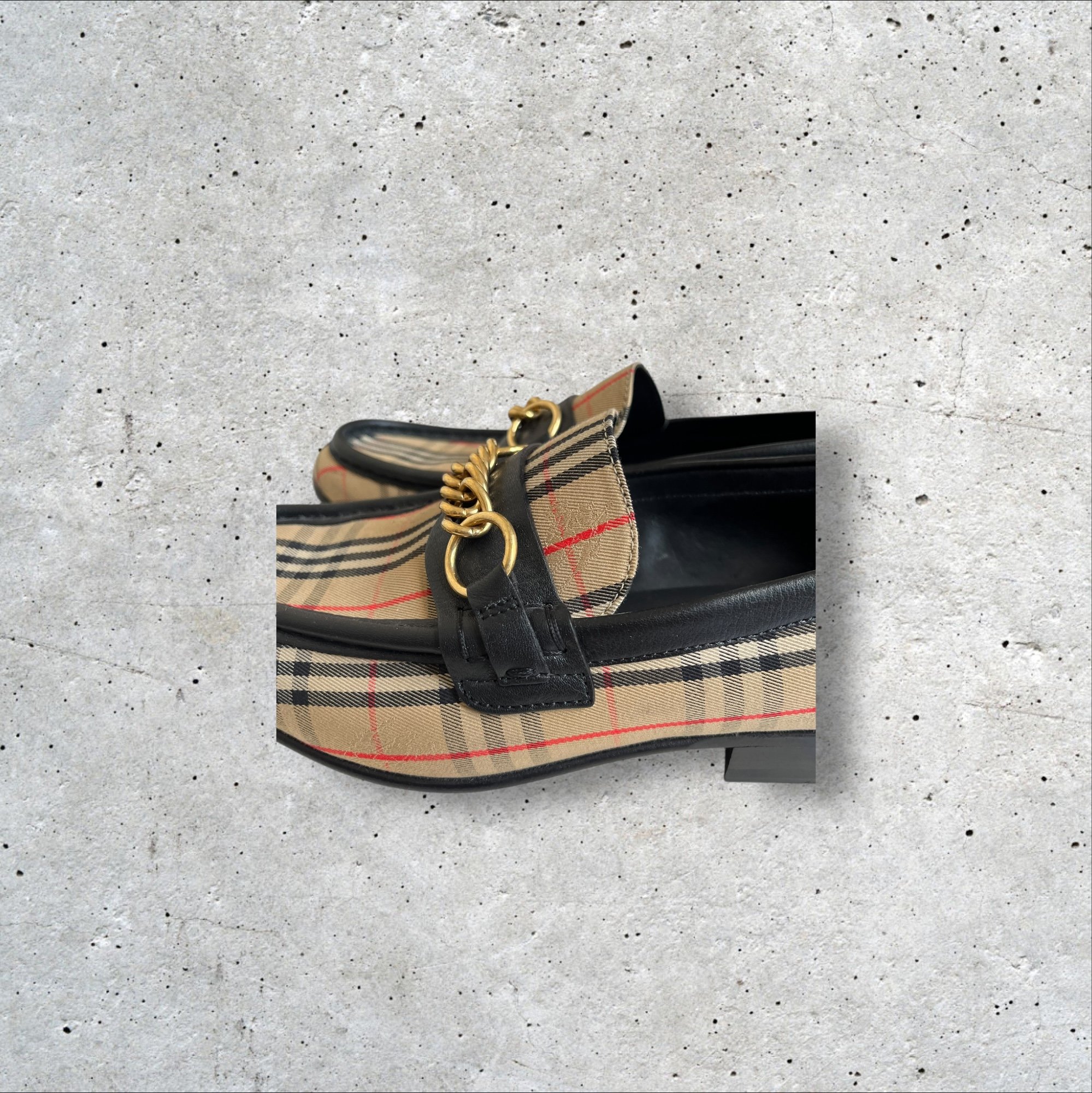 adomimod.com-burberry-mocassins-cuir-motif-check-pointure-38Photoroom_008_20250328_145828.jpeg
