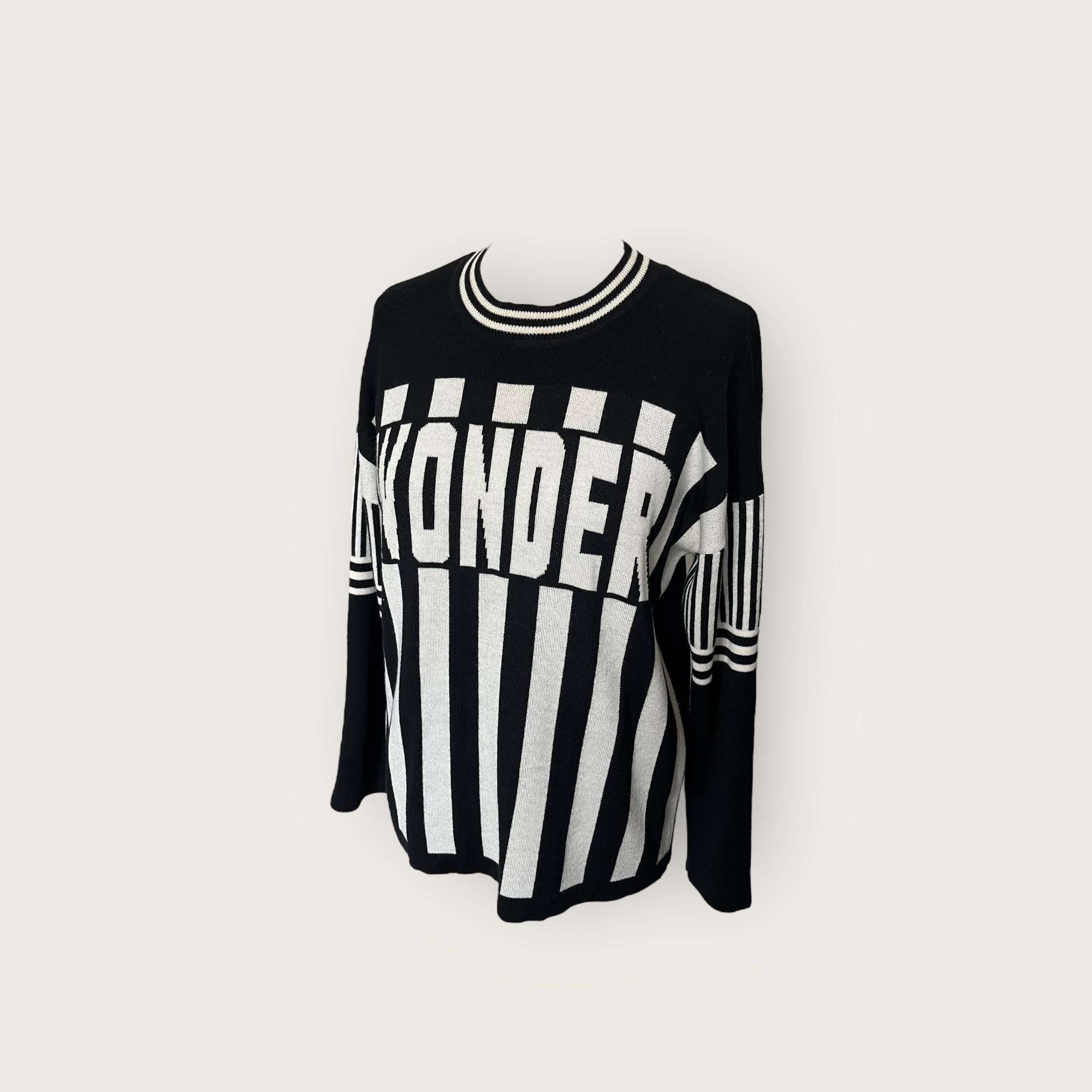 adomimod.com-sandro-pull-wonder-noir-blanc-taille-2Photoroom_007_20250204_160159.jpg