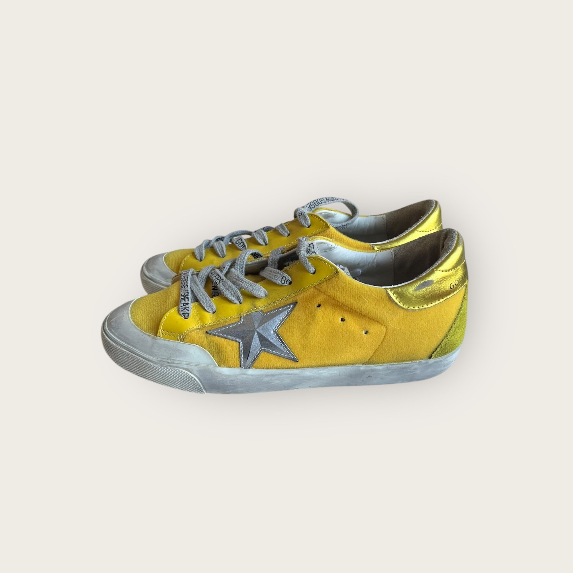adomimod.com-golden-goose-sneakers-velours-jaune-pointure-37Photoroom_005_20250328_163831.jpeg