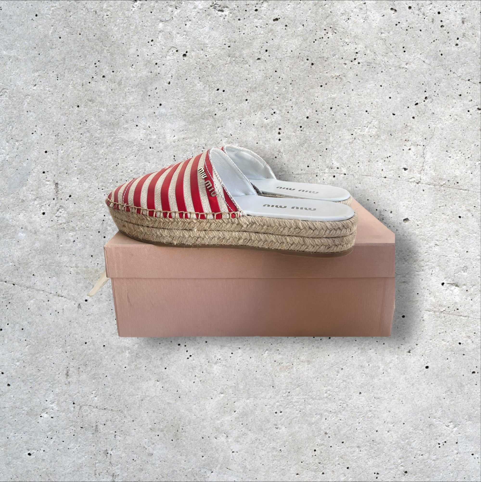 adomimod.com-miu-miu-mules-espadrilles-cuir-pointure-40Photoroom_001_20250408_153539.jpeg
