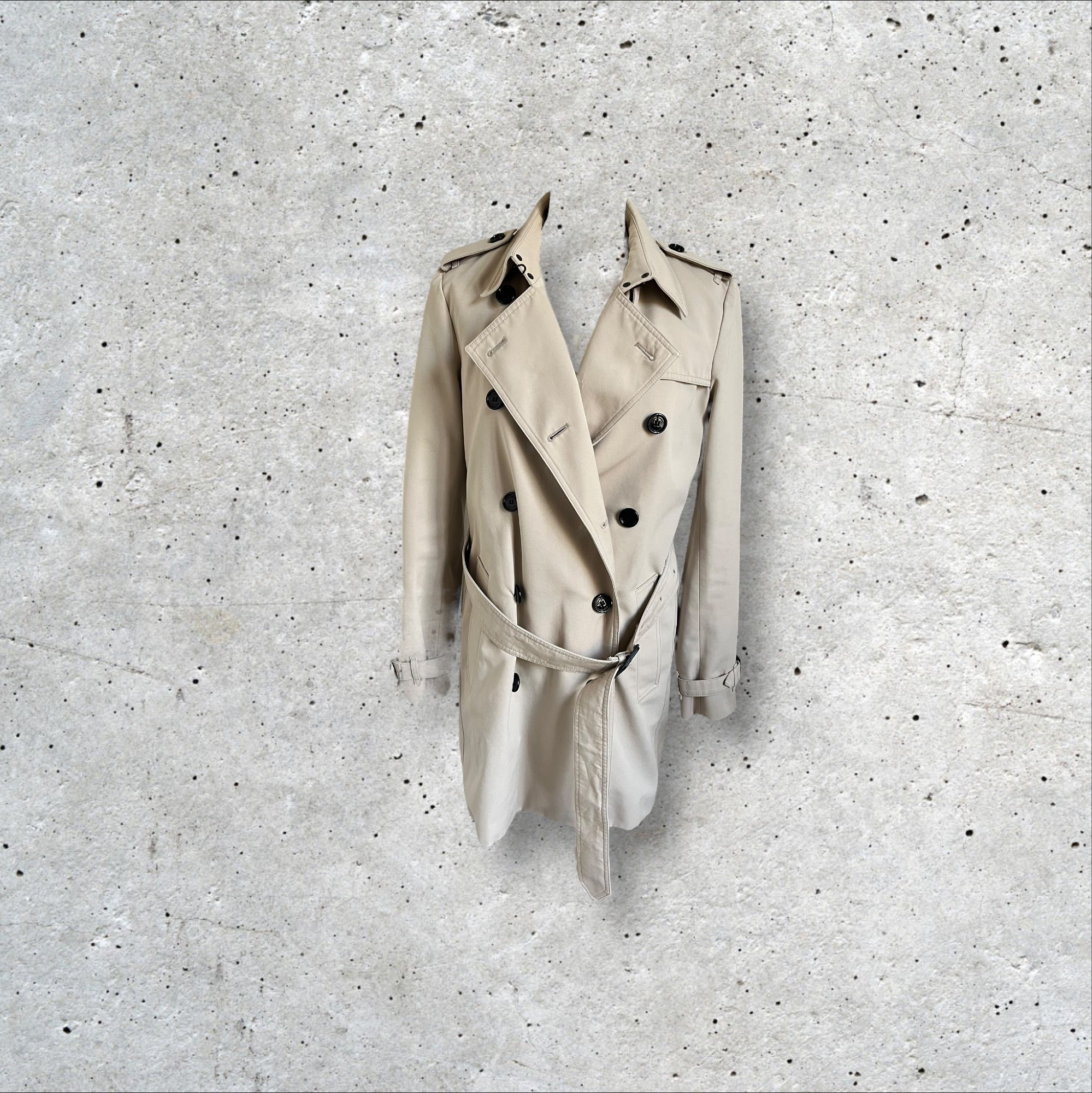 adomimod.com-BURBERRY-trench-heron-taille-40Photoroom_007_20250123_163942.jpg