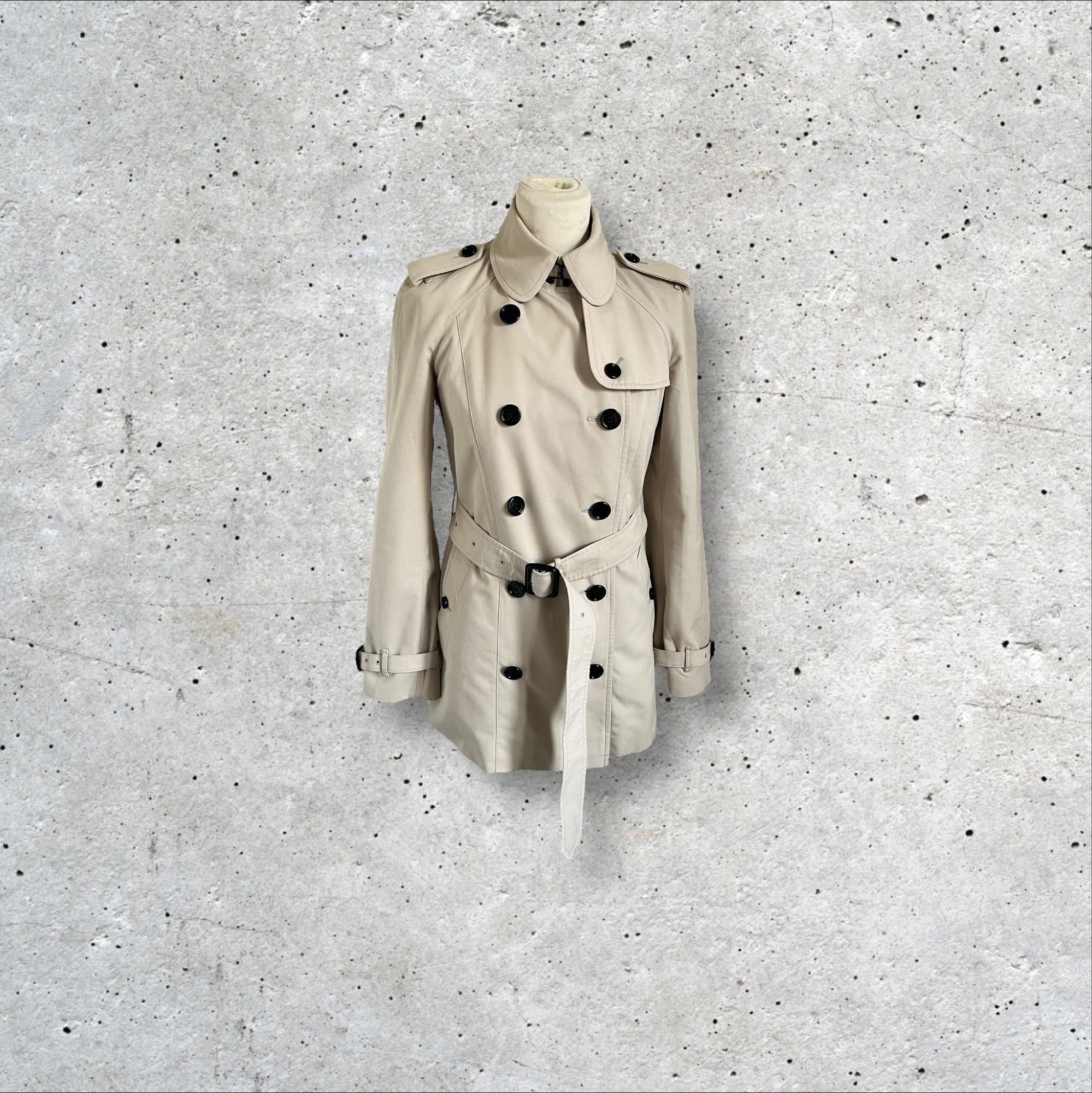 adomimod.com-BURBERRY-TRENCH_HERON_TAILLE_SPhotoroom_011_20250123_165250.jpg
