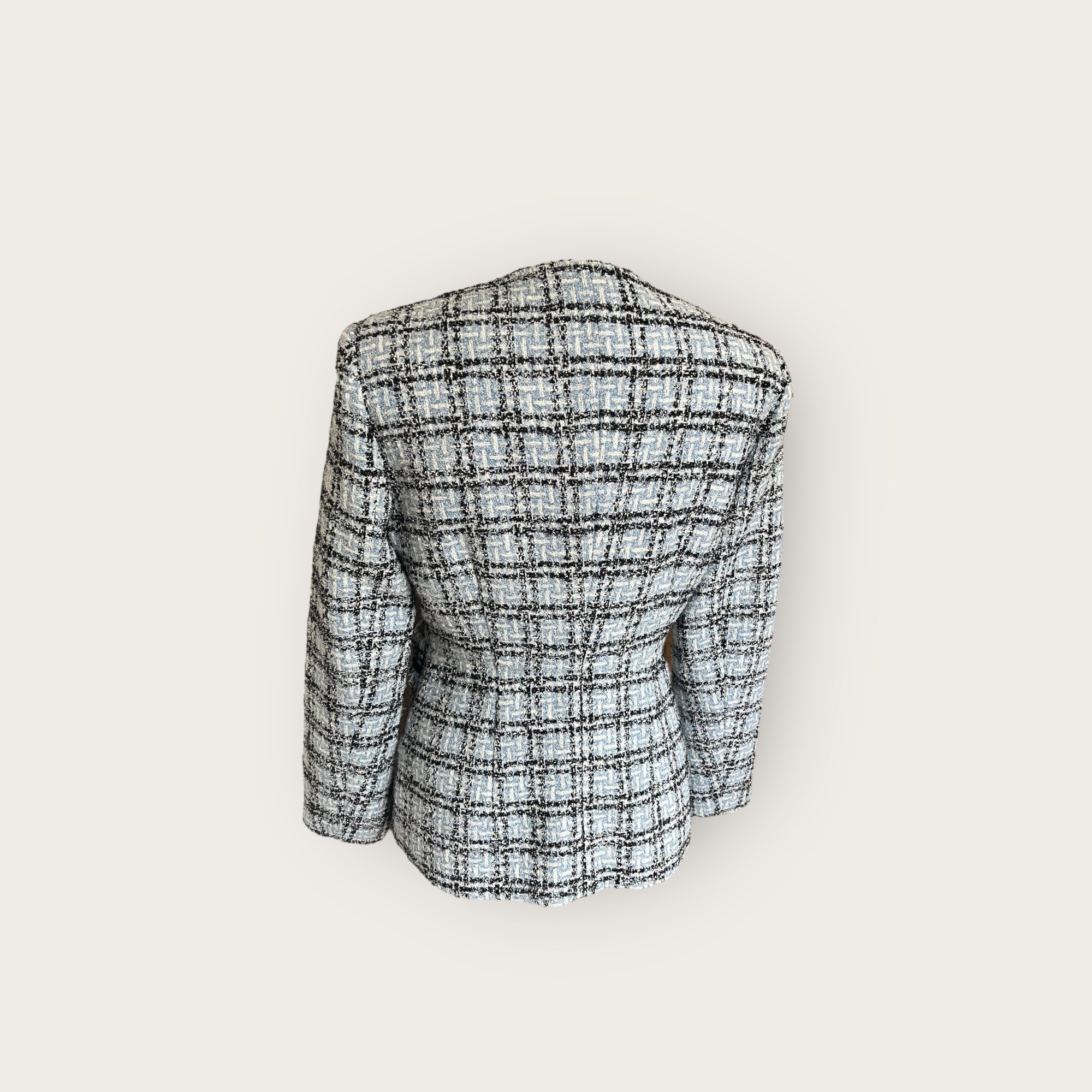 adomimod.com-maje-veste-tweed-chanelisant-bleu-taille-36Photoroom_006_20250423_164246.jpeg