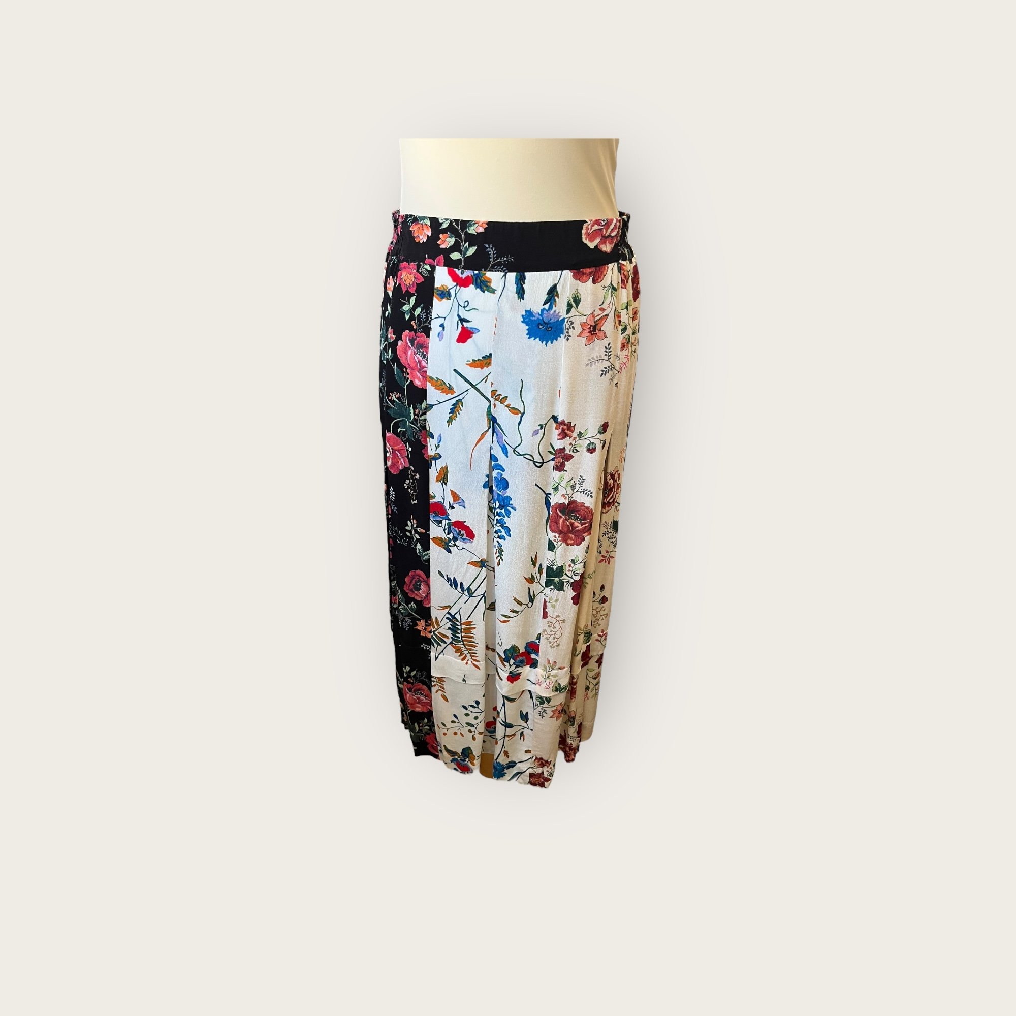 adomimod.com-maje-jupe-patchwork-fleurs-taille-3Photoroom_005_20250403_153747.jpeg