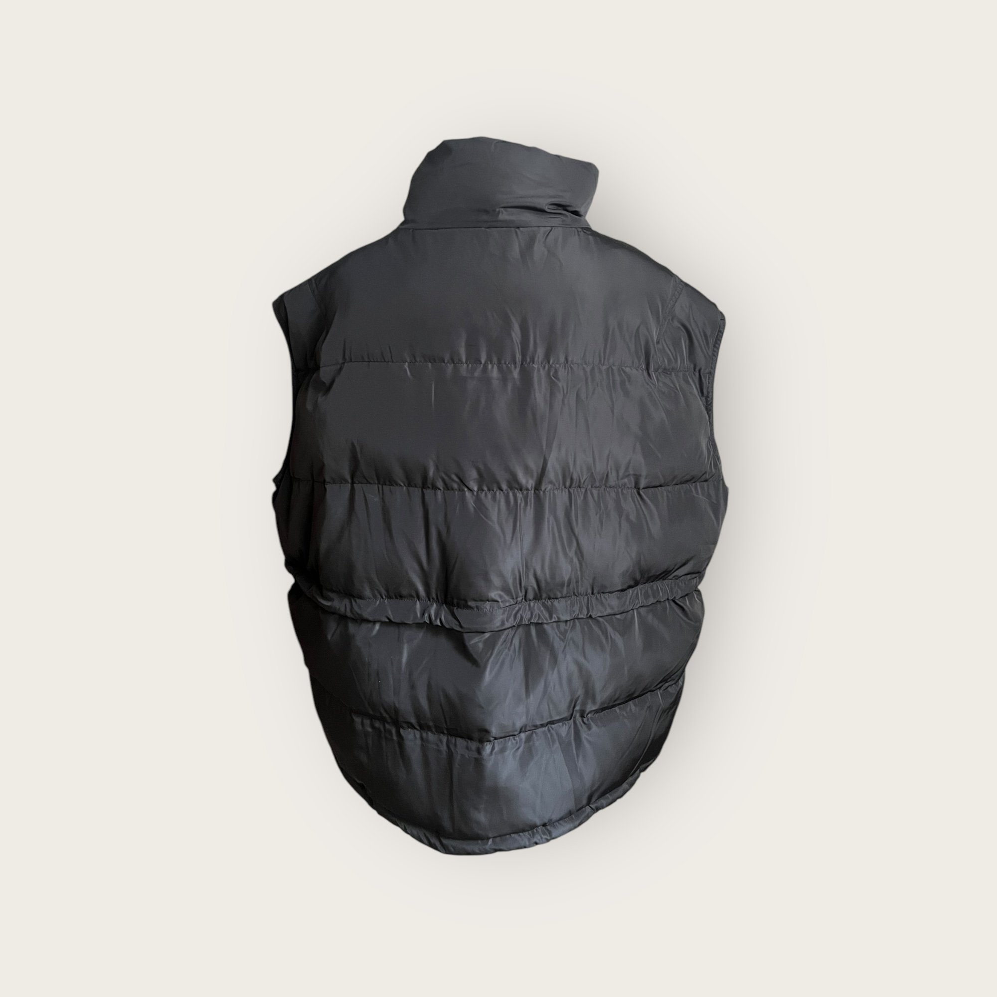 adomimod.com-maje-doudoune-sans-manches-noire-taille-uniquePhotoroom_010_20250327_160043.jpeg