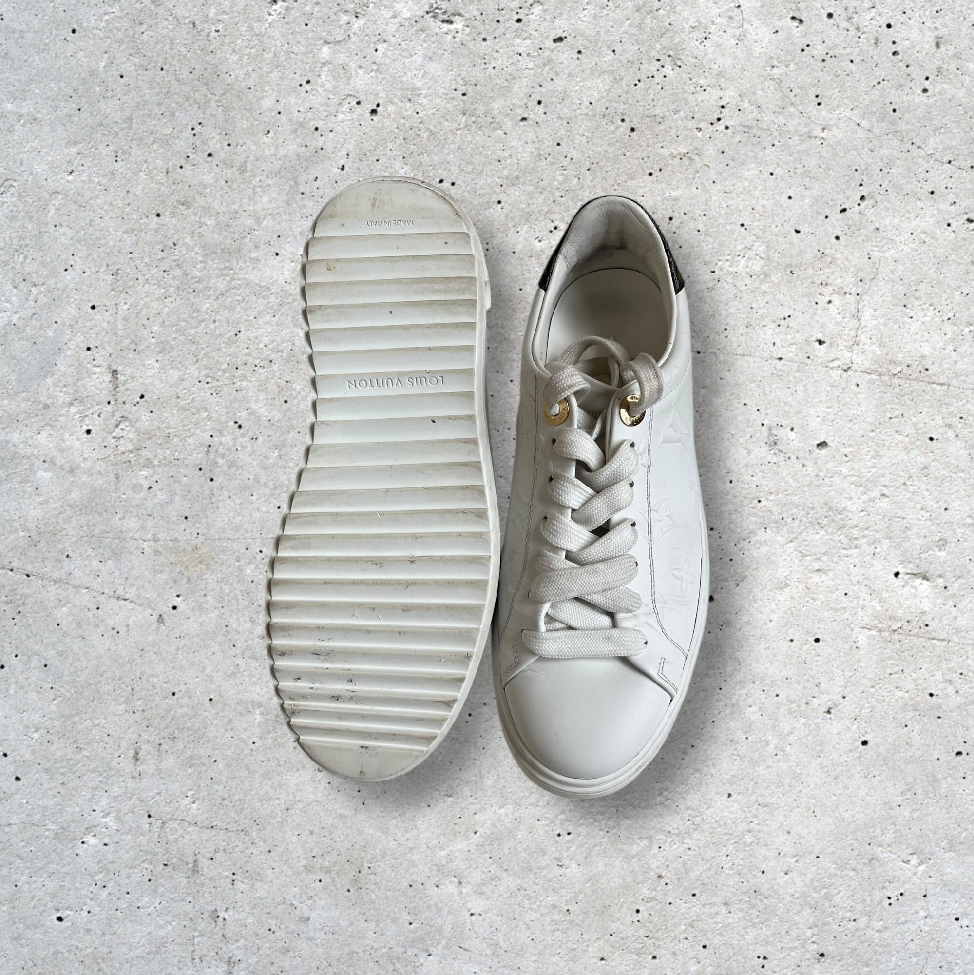 adomimod.com-louis-vuitton-sneakers-cuir-blanc-pointure-36Photoroom_000_20250322_120630.jpeg
