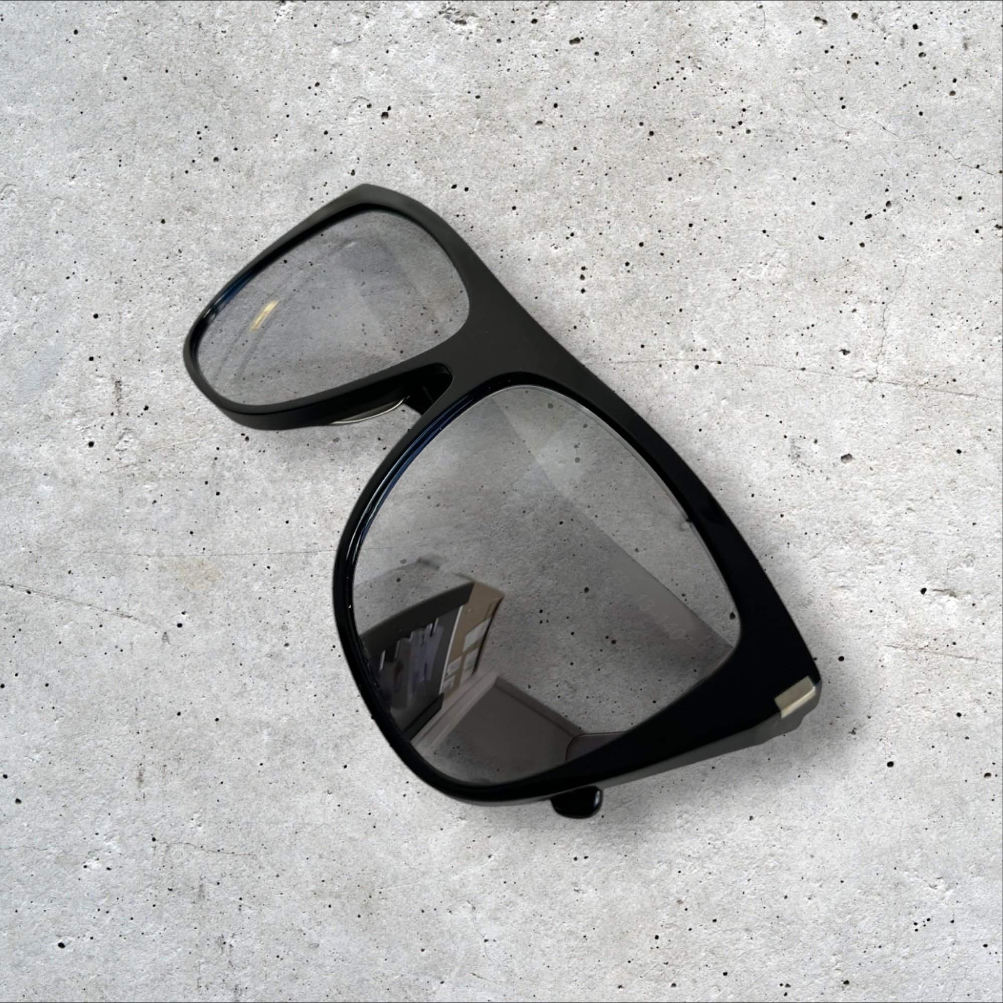 adomimod.com-saint-laurent-solaires-miroirPhotoroom_009_20250404_171929 2.jpeg