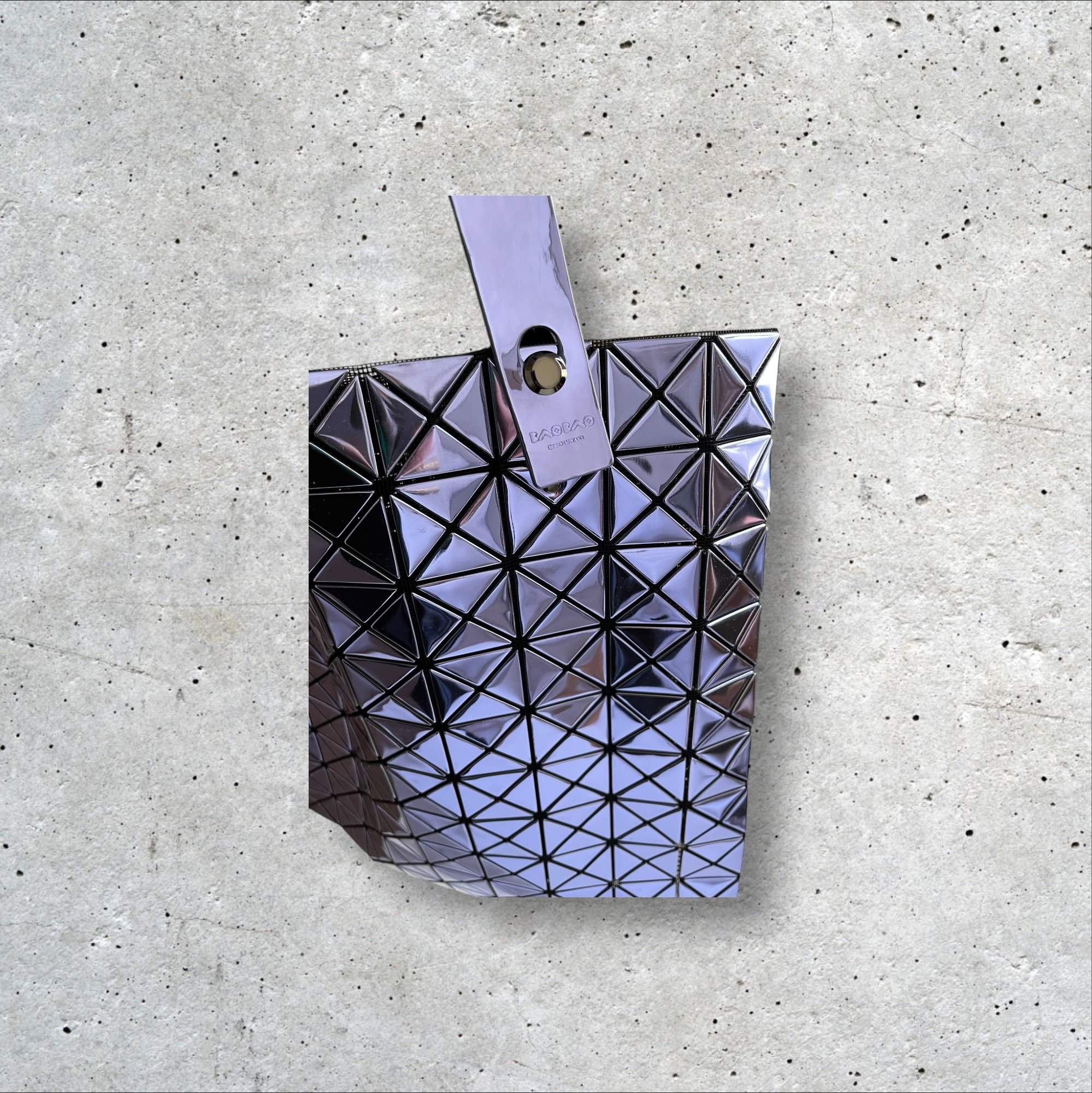adomimod.com-issey-miyake-sac-bao-bao-lavenderPhotoroom_005_20250424_163423.jpeg