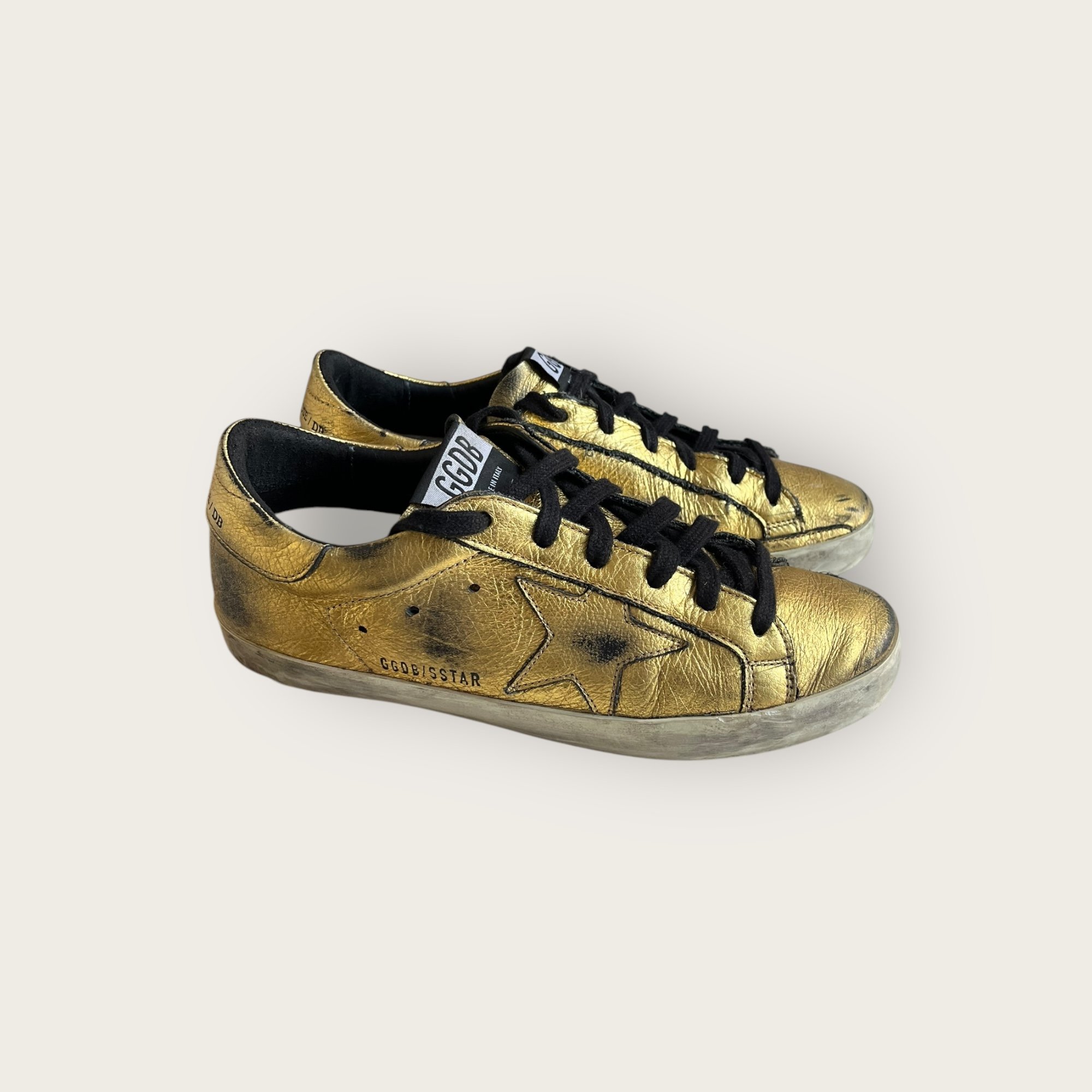 adomimod.com-golden-goose-sneakers-cuir-gold-pointure-37adomimod.com-golden-goose-sneakers-cuir-gold-pointure-37Photoroom_005_20250328_164723.jpeg
