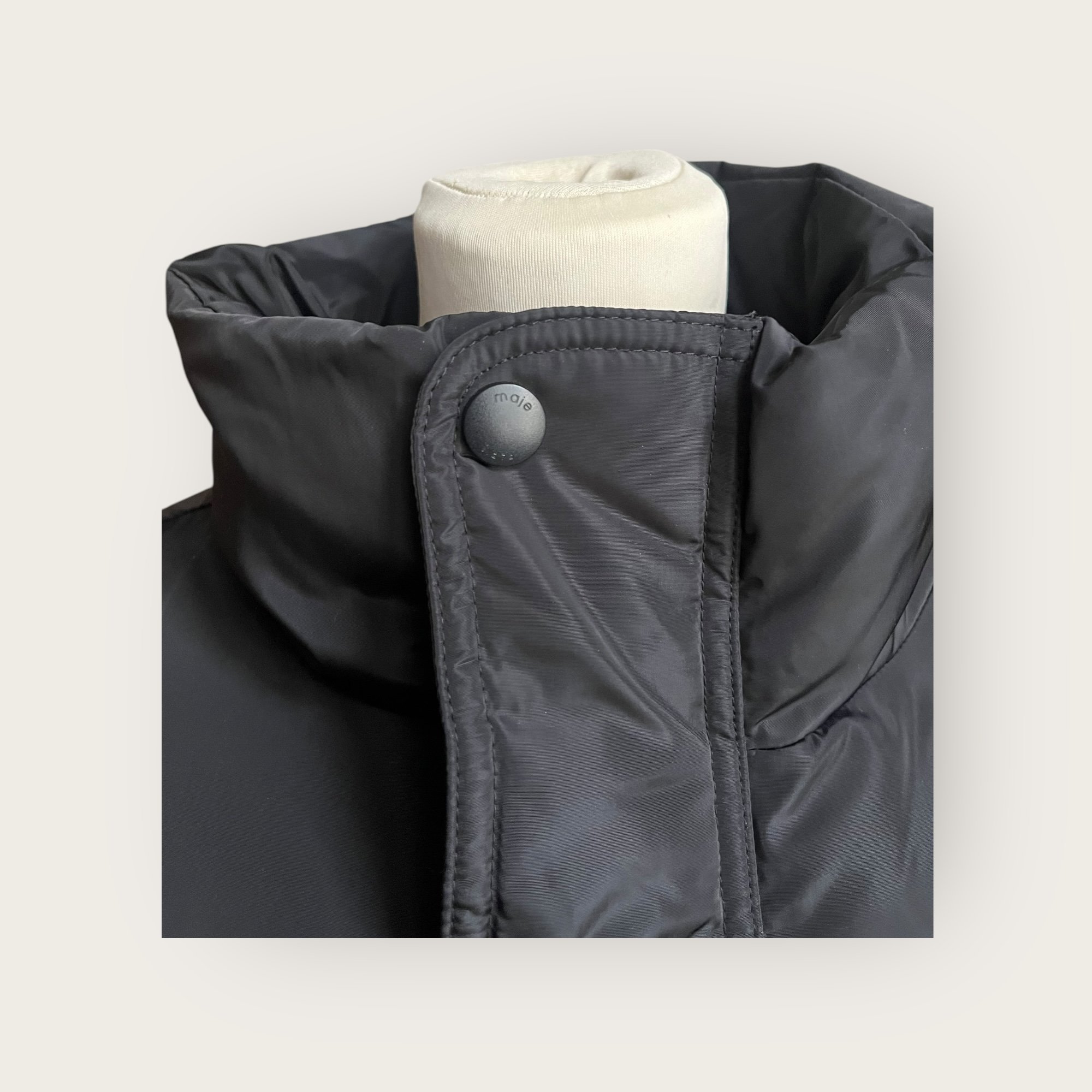 adomimod.com-maje-doudoune-sans-manches-noire-taille-uniquePhotoroom_012_20250327_160043.jpeg