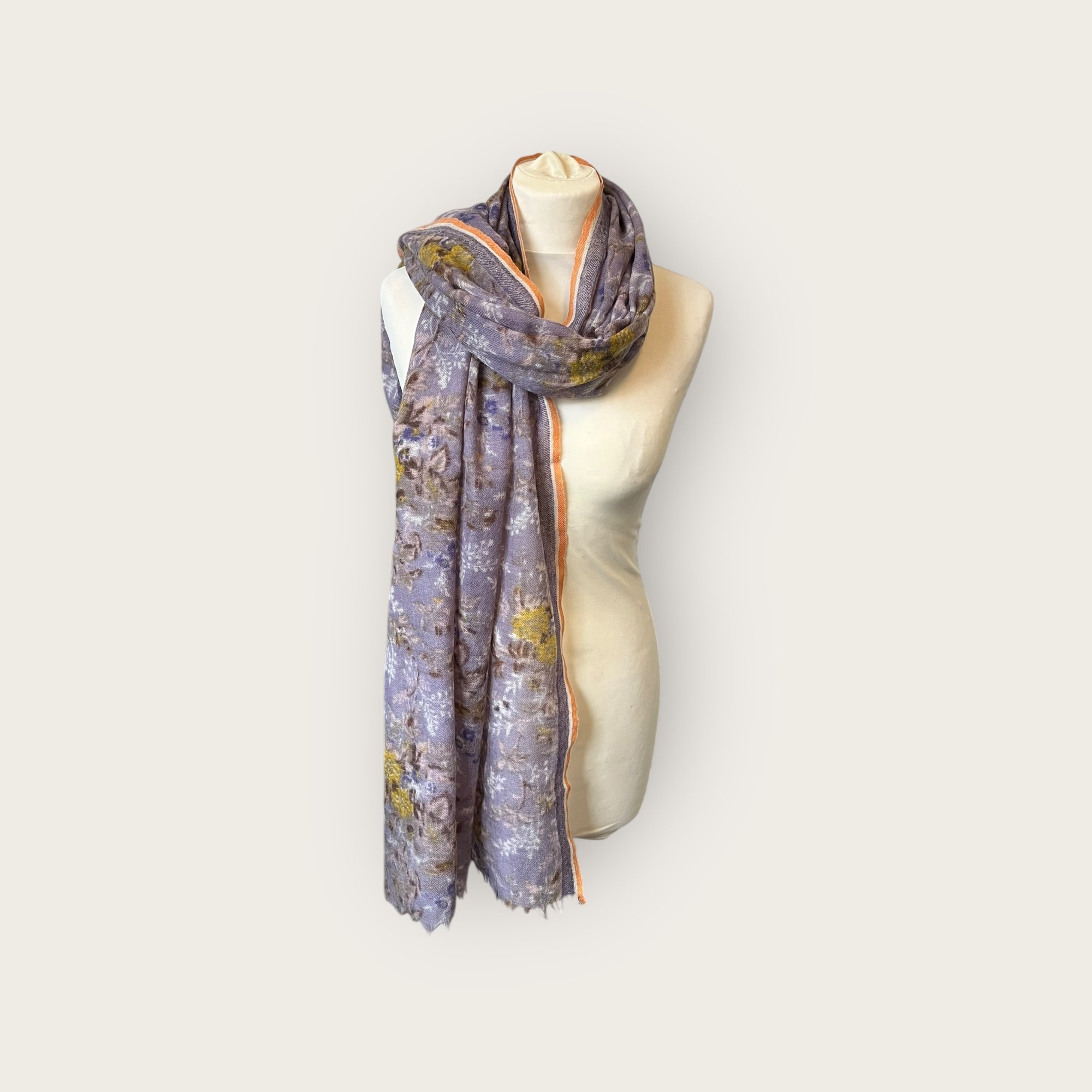 adomimod.com-epice-echarpe-etamine-de-laine-mauve-fleursPhotoroom_000_20250320_164959 2.jpeg