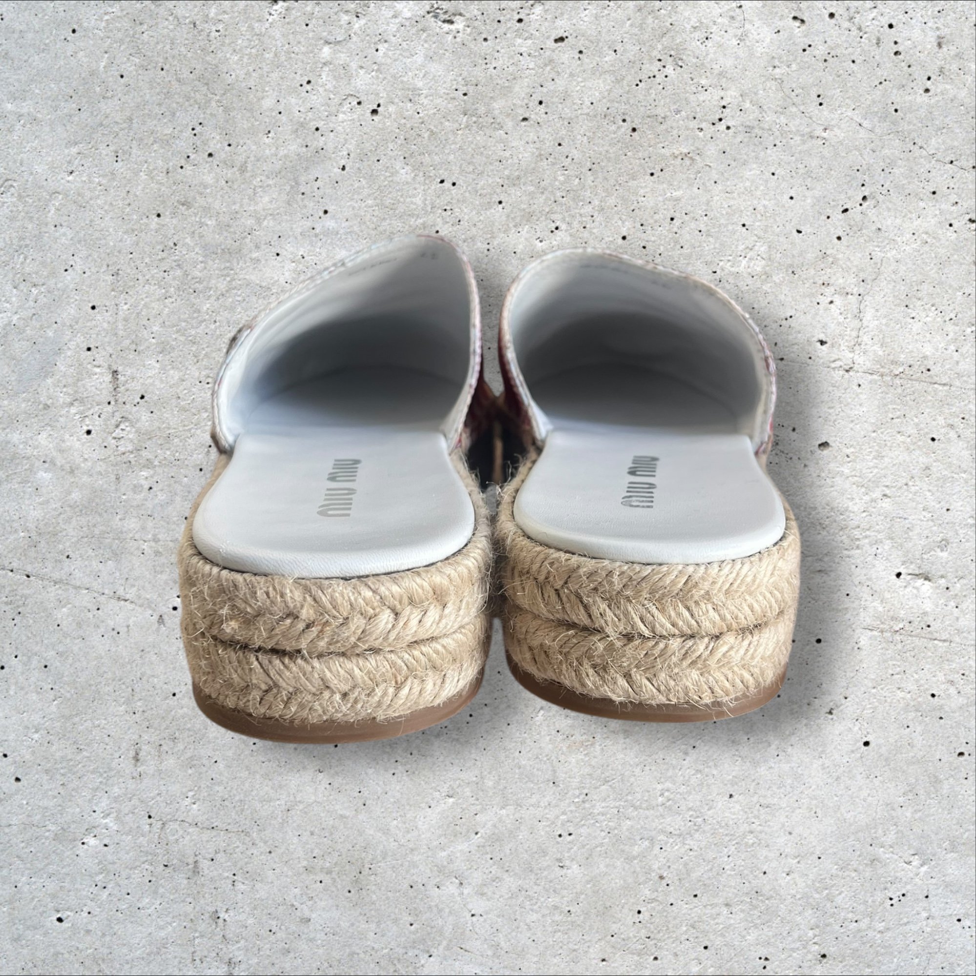 adomimod.com-miu-miu-mules-espadrilles-cuir-pointure-40Photoroom_002_20250408_153539.jpeg